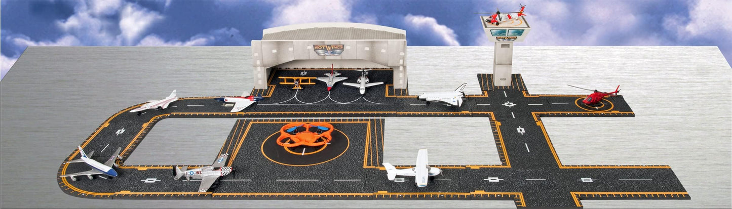 Hot Wings Planes Runway Straight Pieces — Build Your Airport Collection
