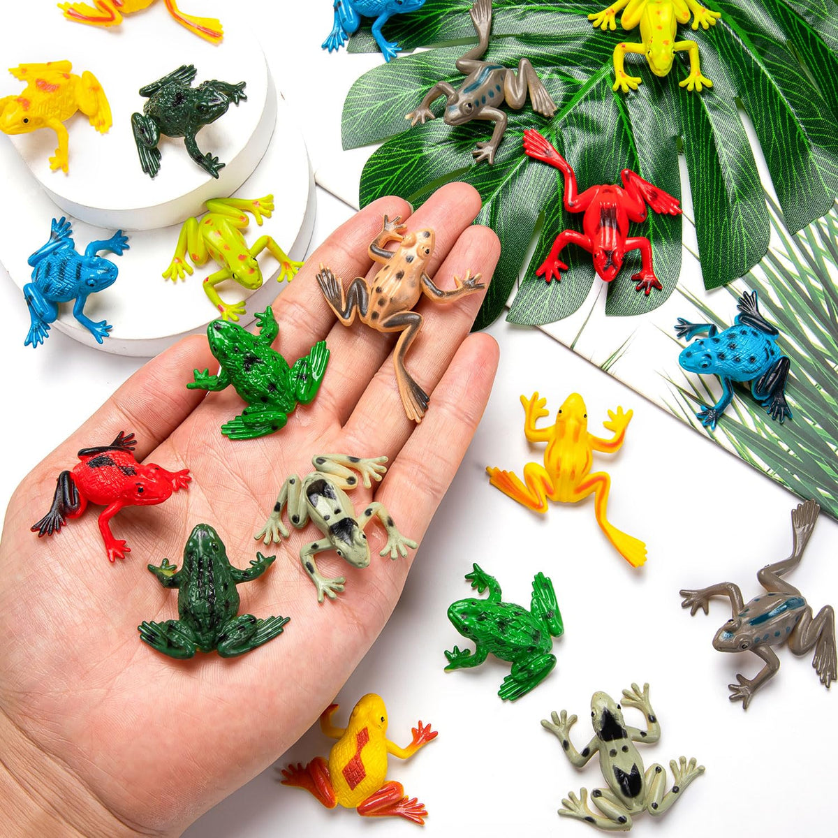 HTZNHXT 36Pcs Plastic Frogs Toy Set – Mini Resin Frog Figures for Dioramas