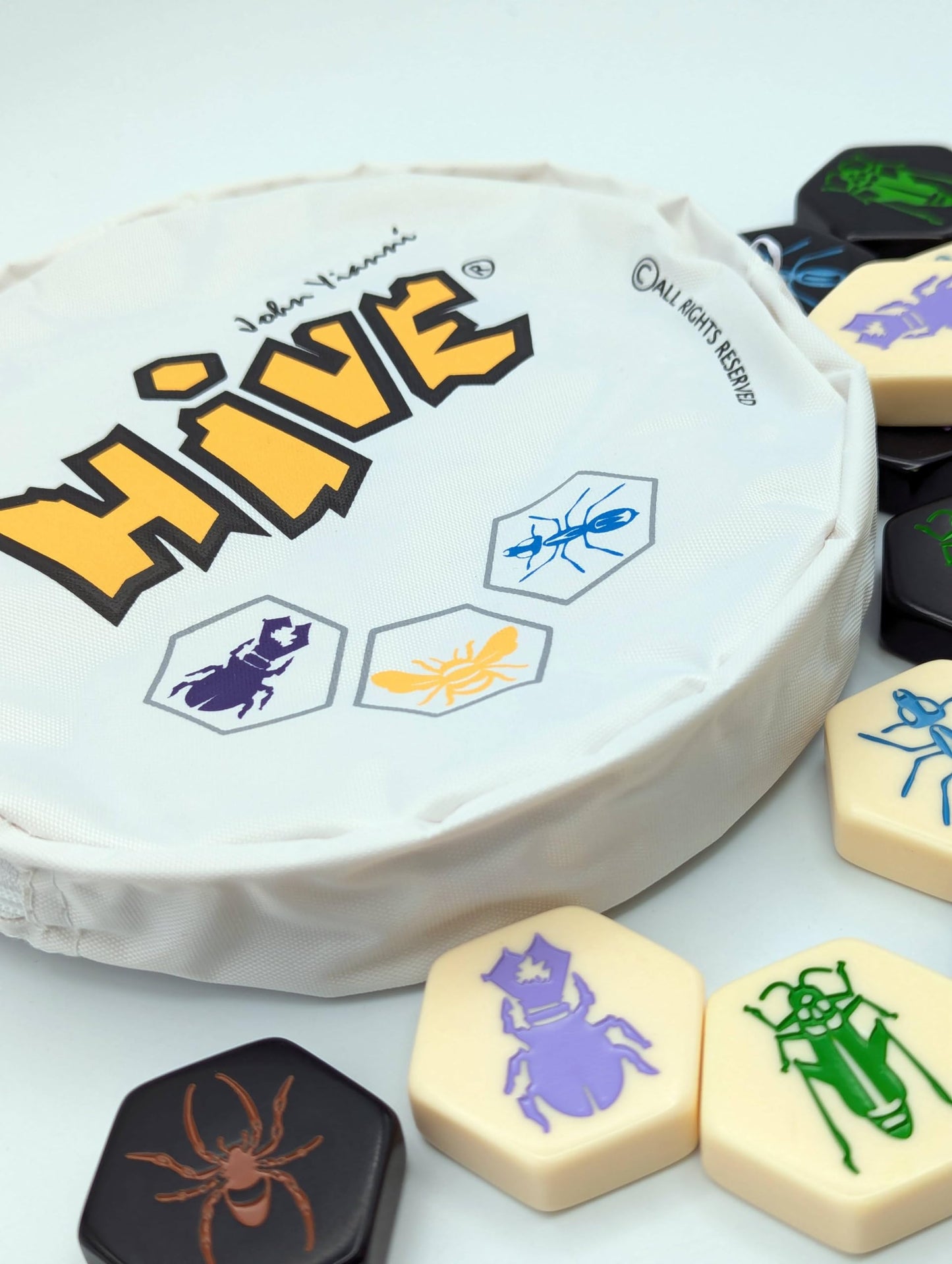 HUCH! Hive — A Board-Free Strategy Game of Growing Tactics for 2 Players