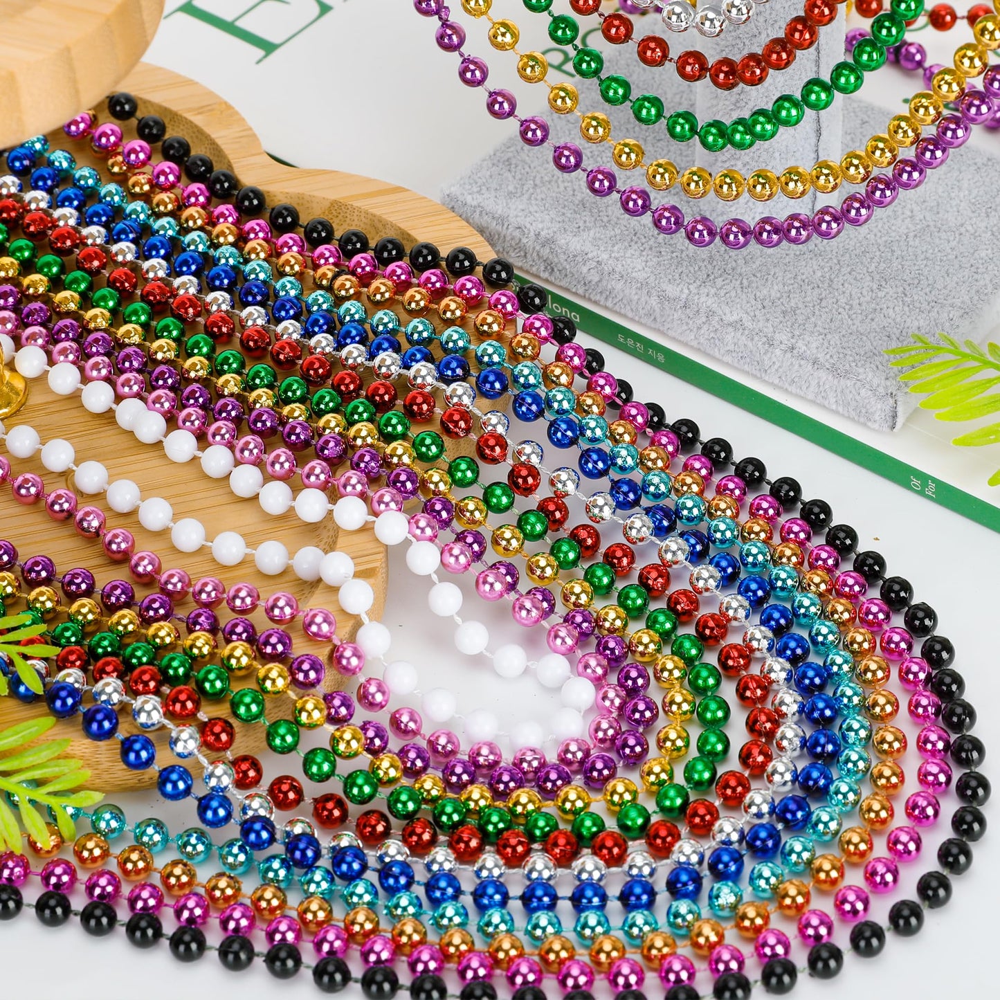 Huskein 200PCS Mardi Gras Beads – 33in Necklace, Colorful Party Bulk