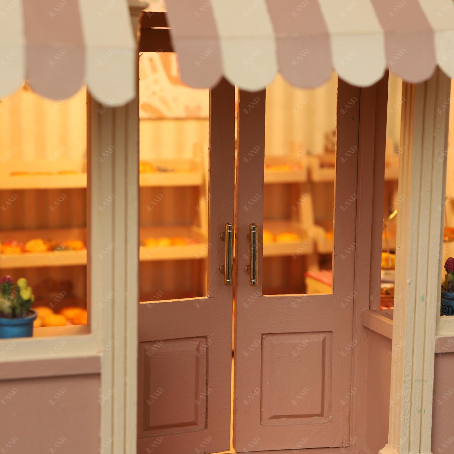 iLAND Wooden Dollhouse Room Box 1:12 Scale – Mini Store & Coffee Shop
