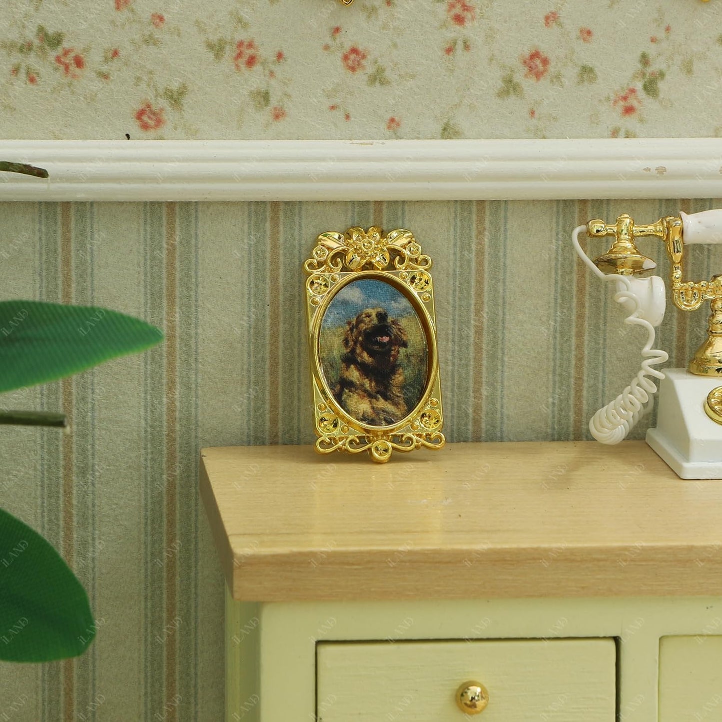 iLAND 1/12 Scale Tiny Frames – 7 Frames + 14 Miniature Pictures | Golden Tiny Frame Art for Dollhouses