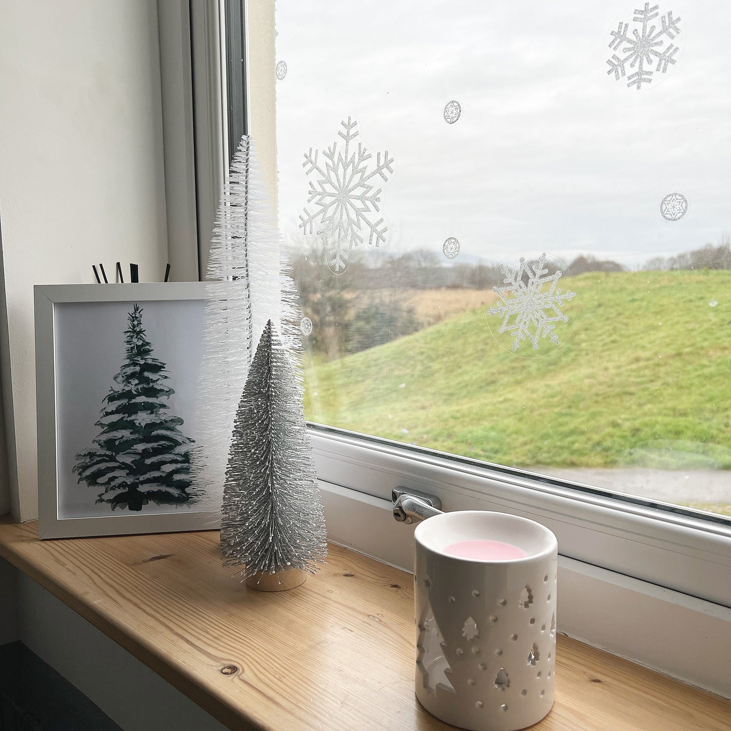 Snowy Christmas Tree Winter Christmas Seasonal Wall Home Decor Print