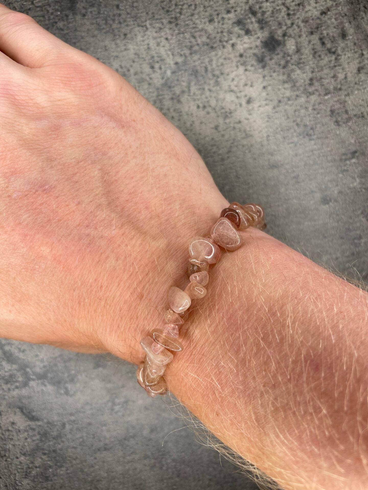 Strawberry quartz - Crystal chip bracelet