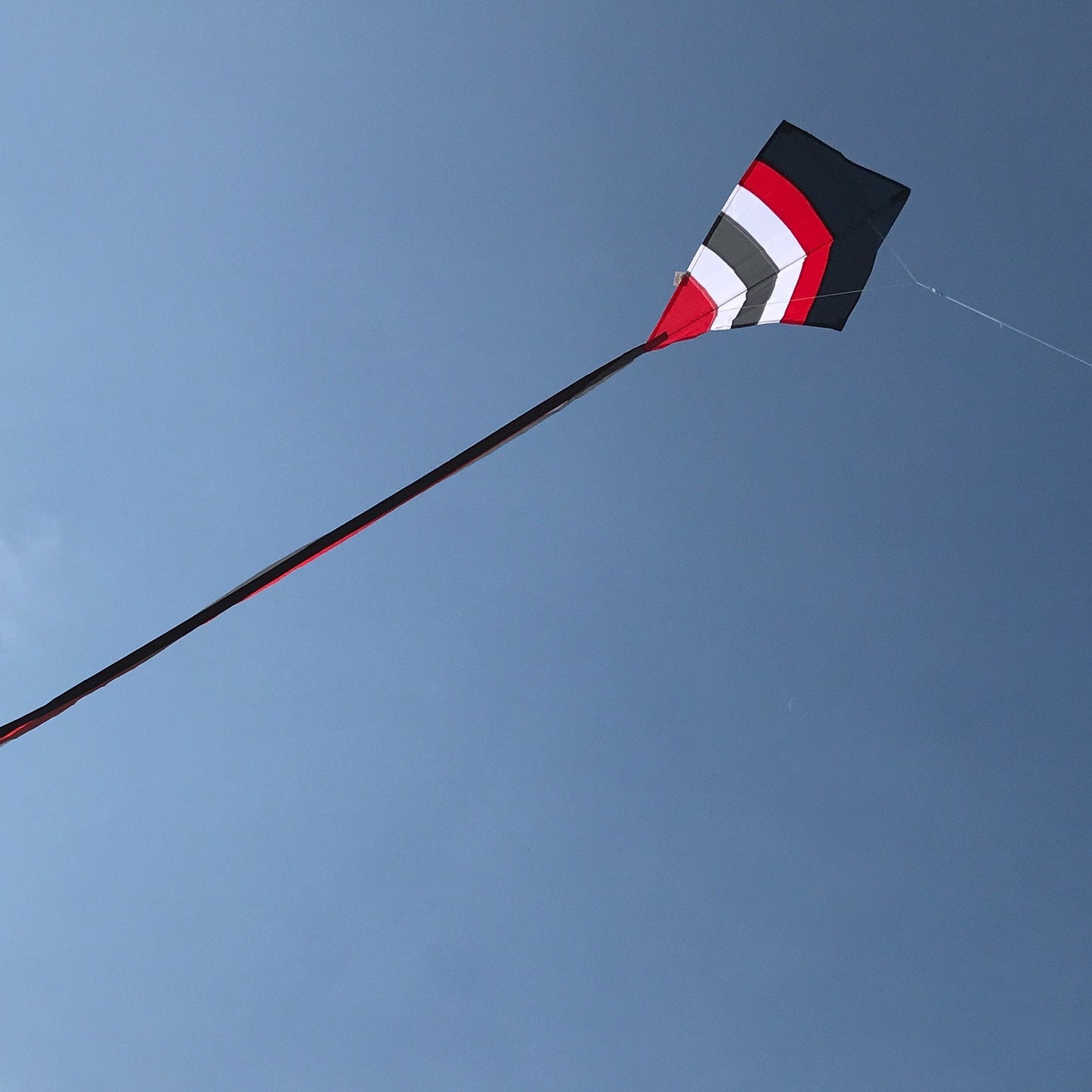 In the Breeze 3305 Blazer Arch Diamond Kite — 27 Inch, Single Line, Includes Line & Bag