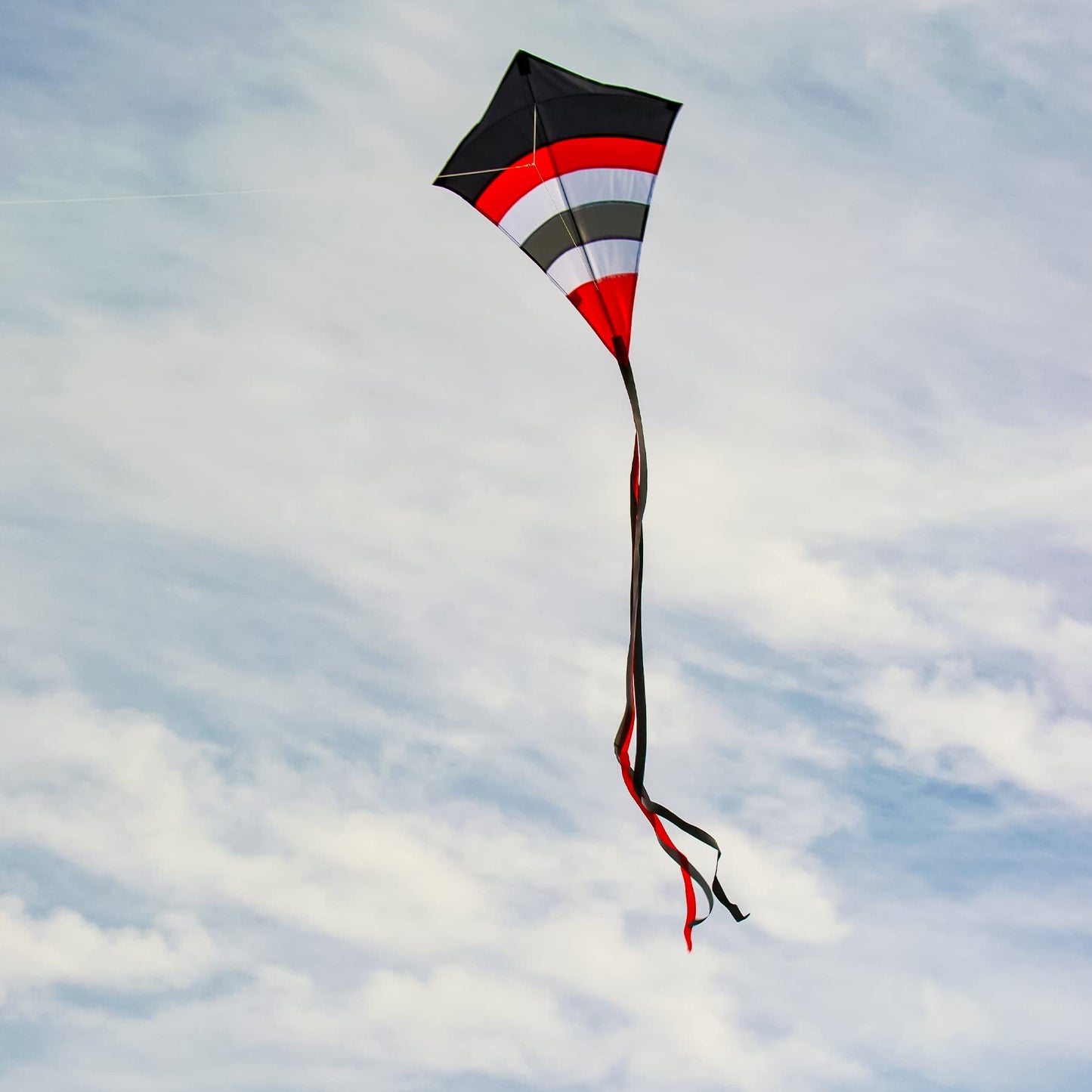 In the Breeze 3305 Blazer Arch Diamond Kite — 27 Inch, Single Line, Includes Line & Bag