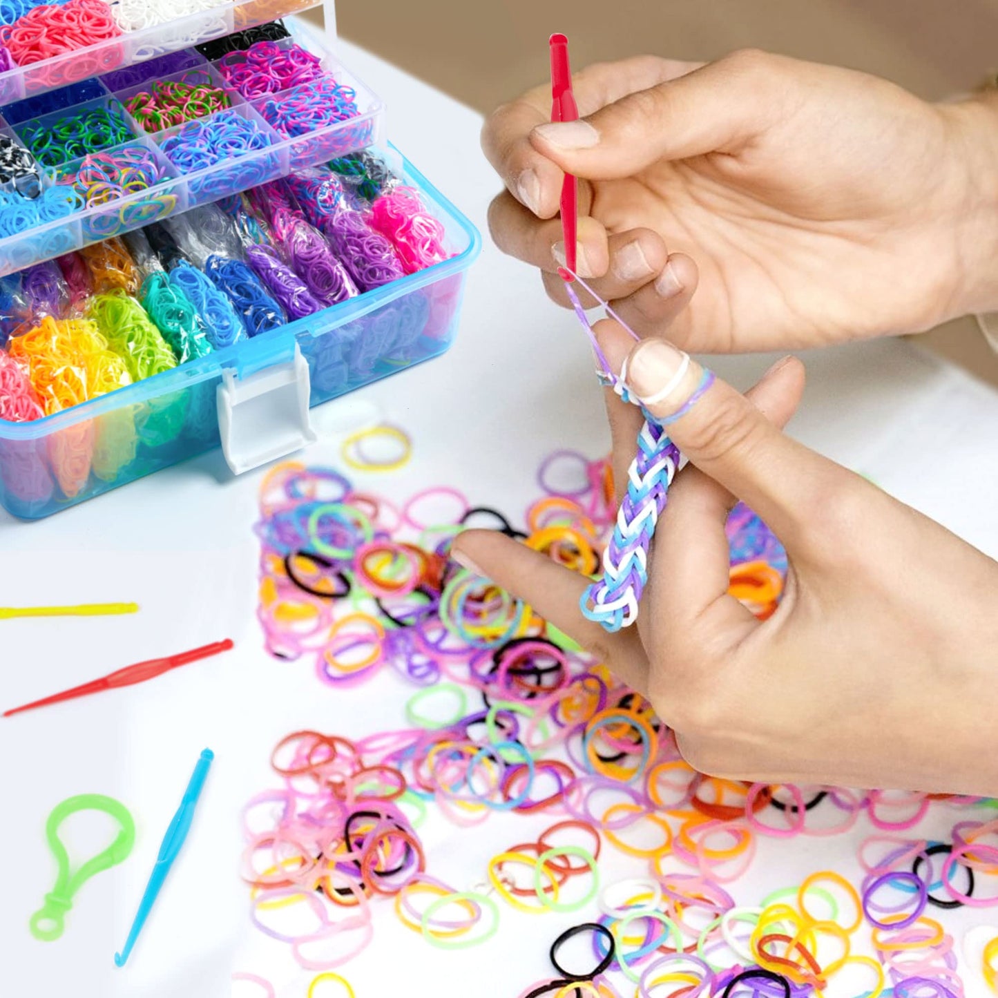INSCRAFT 17500+ Rubber Loom Bands Kit – 28 Colors, 600 S-Clips, 352 Beads, 40 Pendants, 3-Layer Blue Container