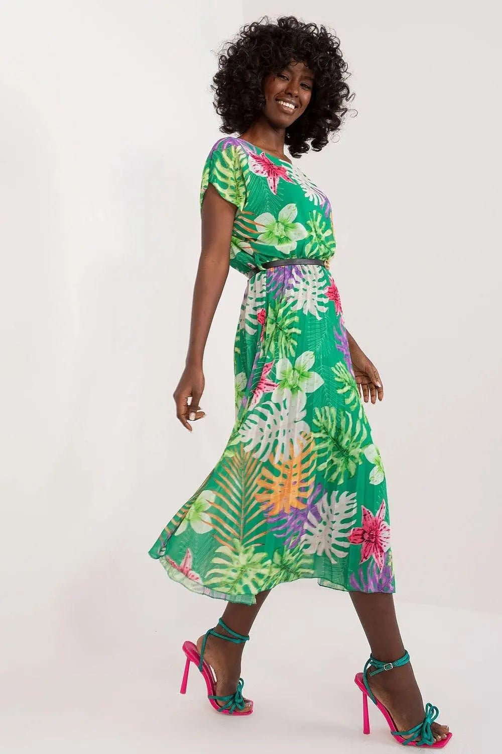 Italy Moda summer dress with short sleeves, round neckline, flared bottom