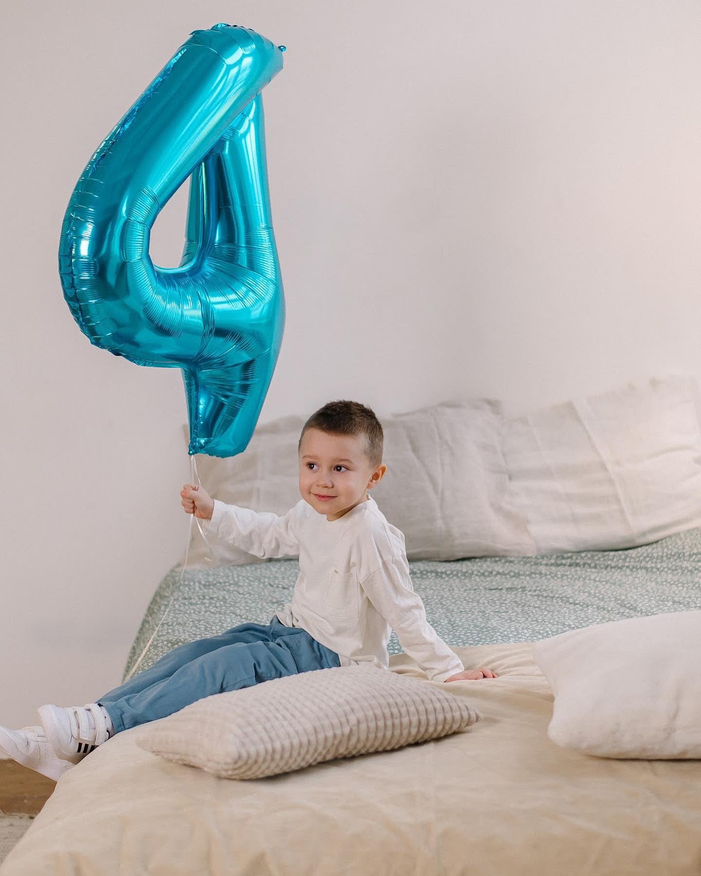 IWERP 4 Balloon: Blue 40-Inch Number Balloon for 4th Birthday Party Decor