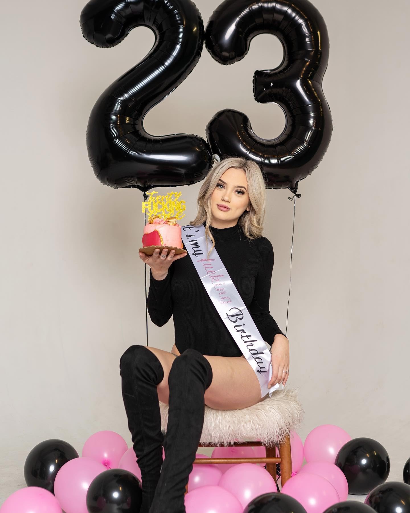 IWERP Black 40-Inch Number Balloon – 6th Birthday Decor, Unisex, Reusable, Self-Sealing with Gold Accents
