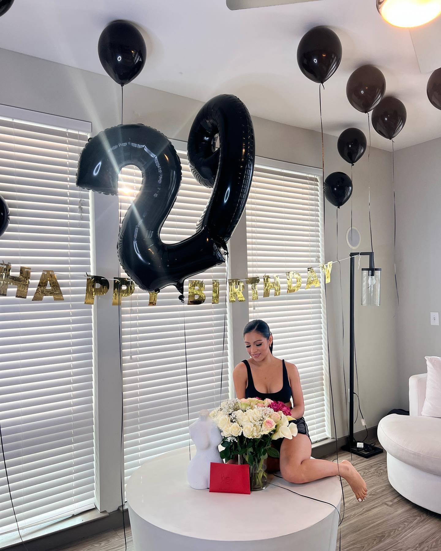 IWERP Black Number 19 Balloon – 40-Inch 19th Birthday Decoration
