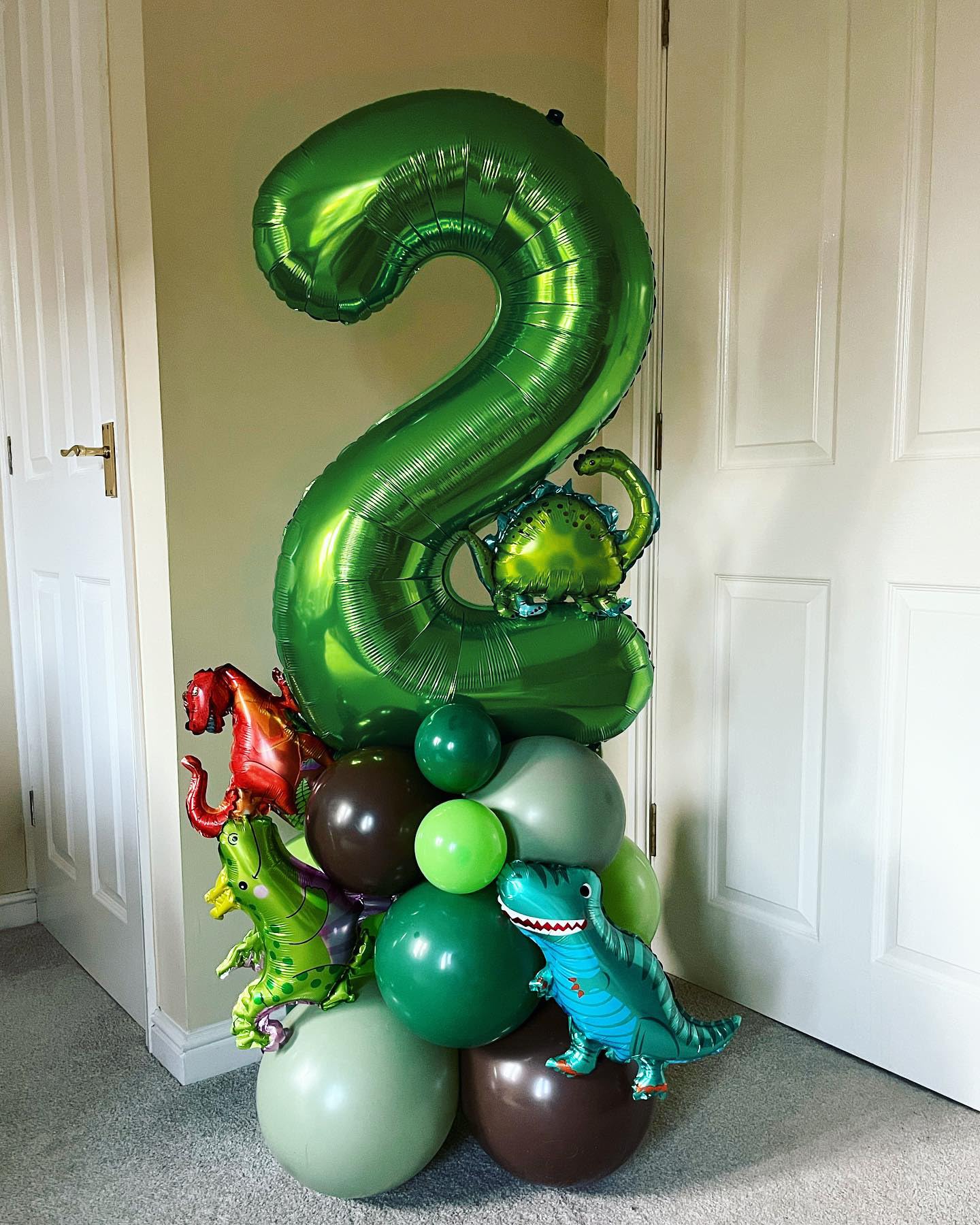 IWERP Green Number 18 Balloon 40 Inch – 18th Birthday Foil Decor