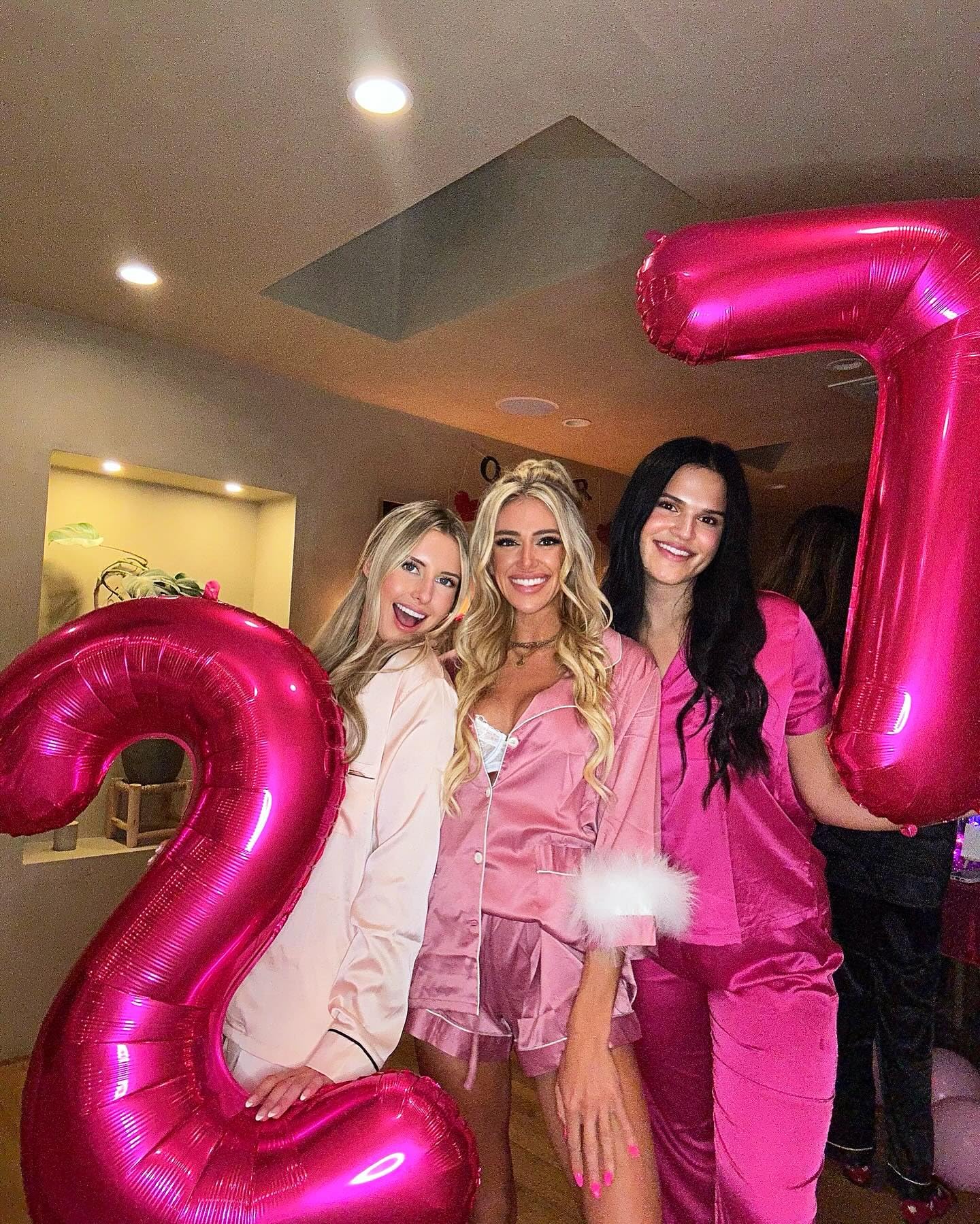 IWERP Hot Pink 40-Inch Number 7 Balloon – 7th Birthday Decorations