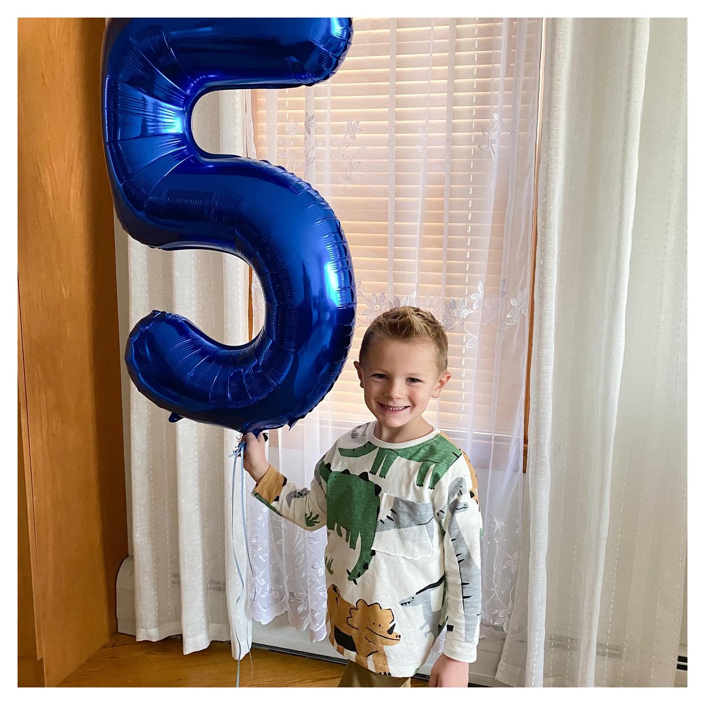 IWERP Metallic Blue Number 5 Balloon 40 Inch – 5th Birthday Decorations, Navy Blue Party Supplies