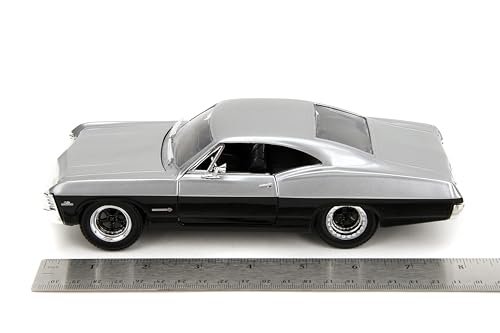 Jada Toys BigTime Muscle 1:24 1967 Chevrolet Impala SS – Opening Doors, Hood, Trunk & Rubber Tires (Candy Silver/Black)