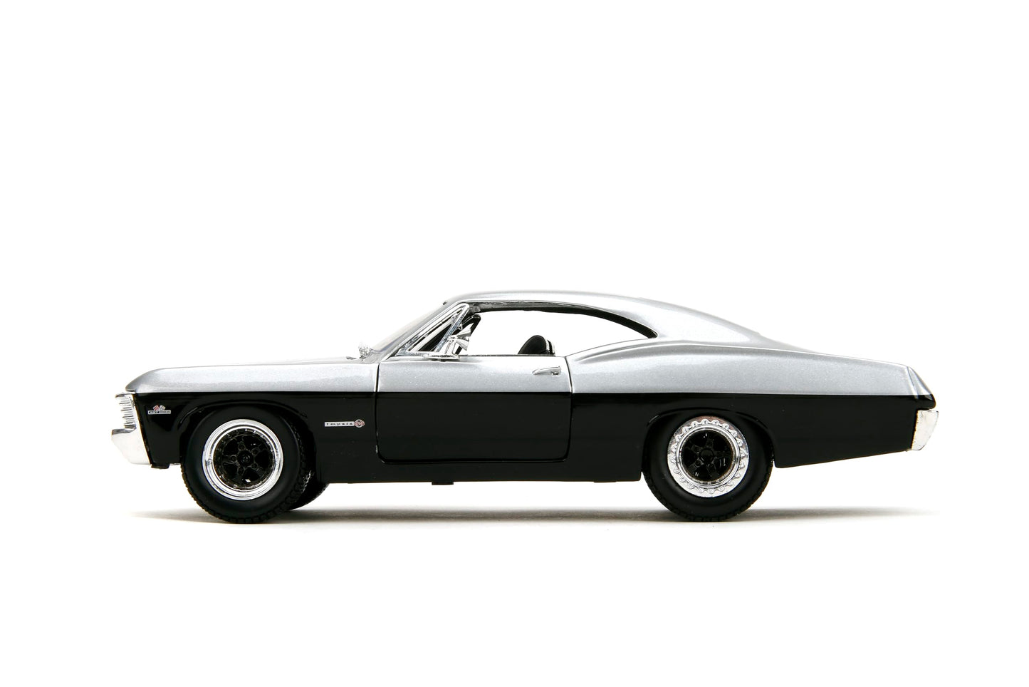 Jada Toys BigTime Muscle 1:24 1967 Chevrolet Impala SS – Opening Doors, Hood, Trunk & Rubber Tires (Candy Silver/Black)