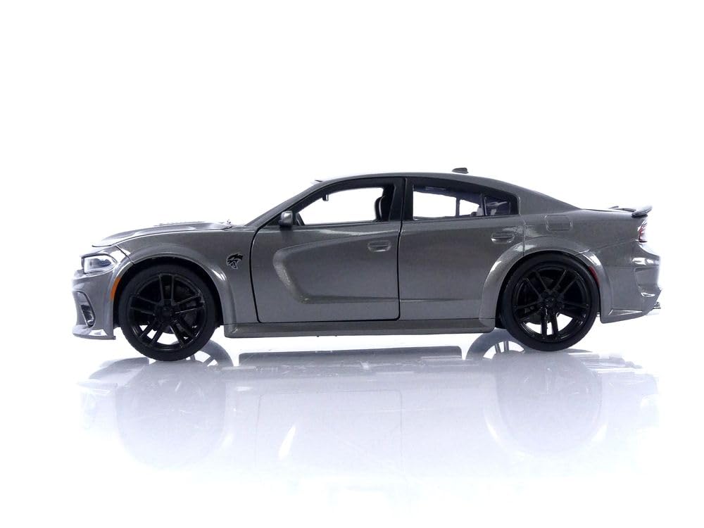 Jada Fast & Furious 1:24 Dom's 2021 Dodge Charger SRT Hellcat Die-Cast Car
