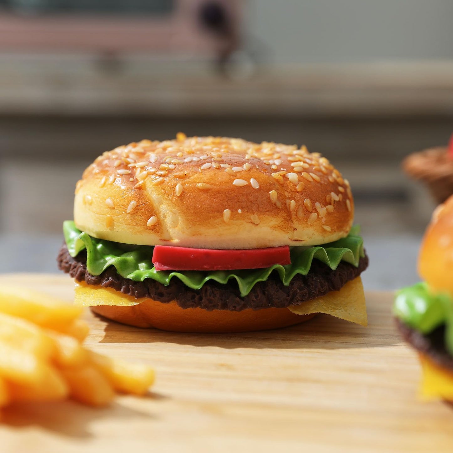 Joeabor Artificial Hamburger Round 2-Pack – Realistic Faux Burgers for Display & Decor