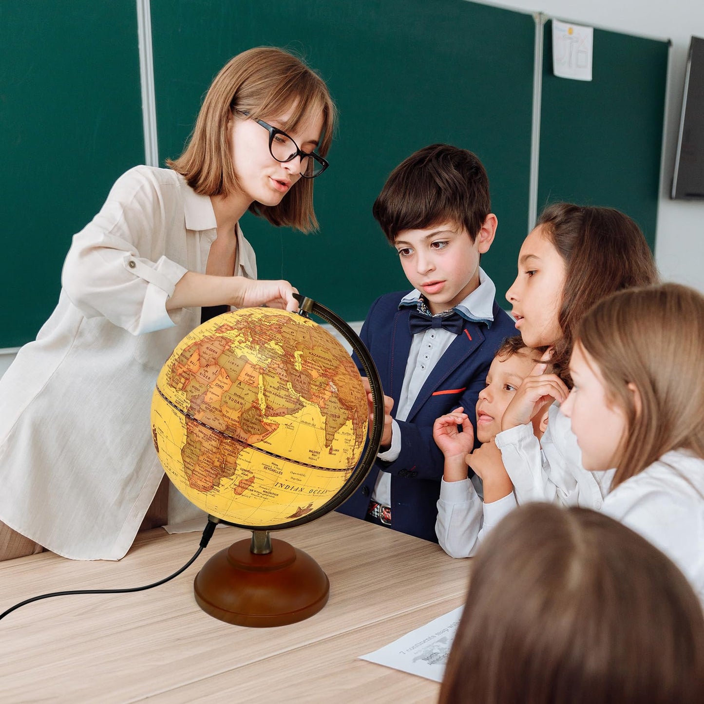 JOWHOL Illuminated 8-inch World Globe with Wood Stand – Vintage Desk Lamp & Learning Globe