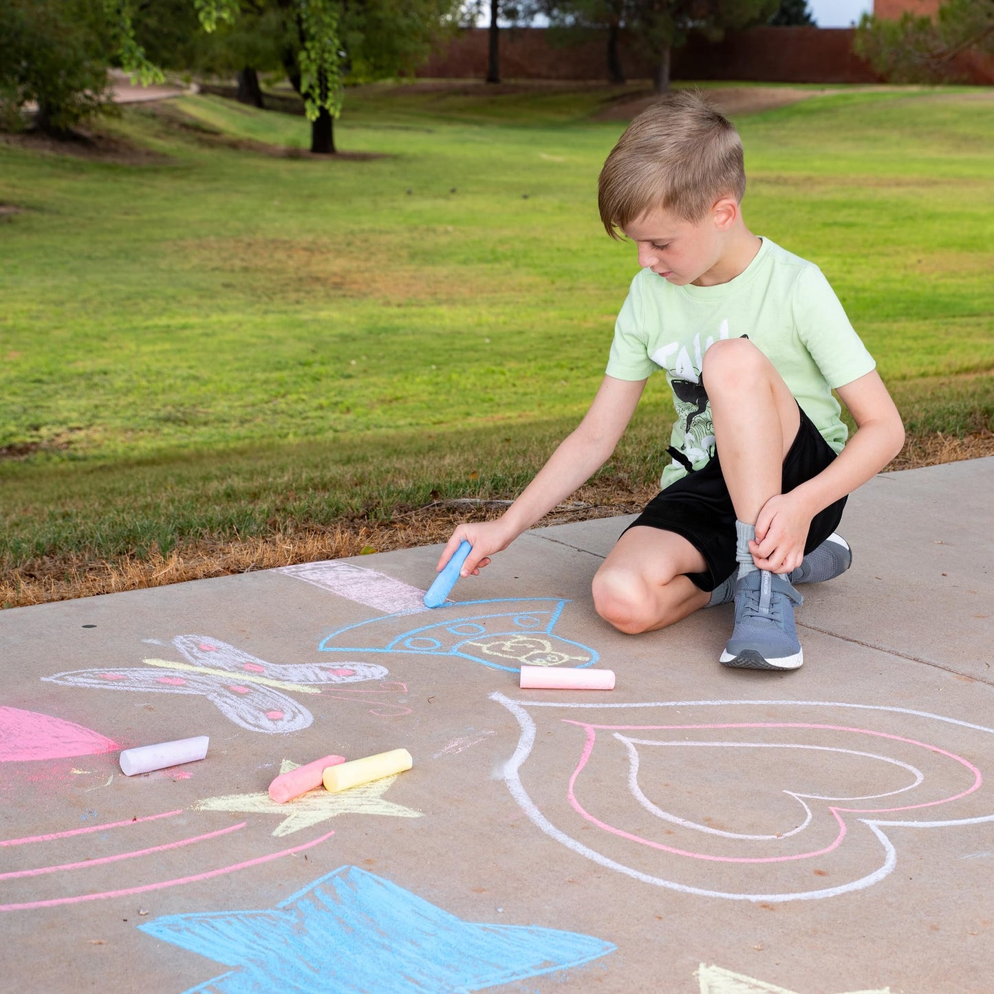 JOYIN 150 Pcs Sidewalk Chalk Set – 30 Packs, 5 Colors, Non-Toxic & Washable