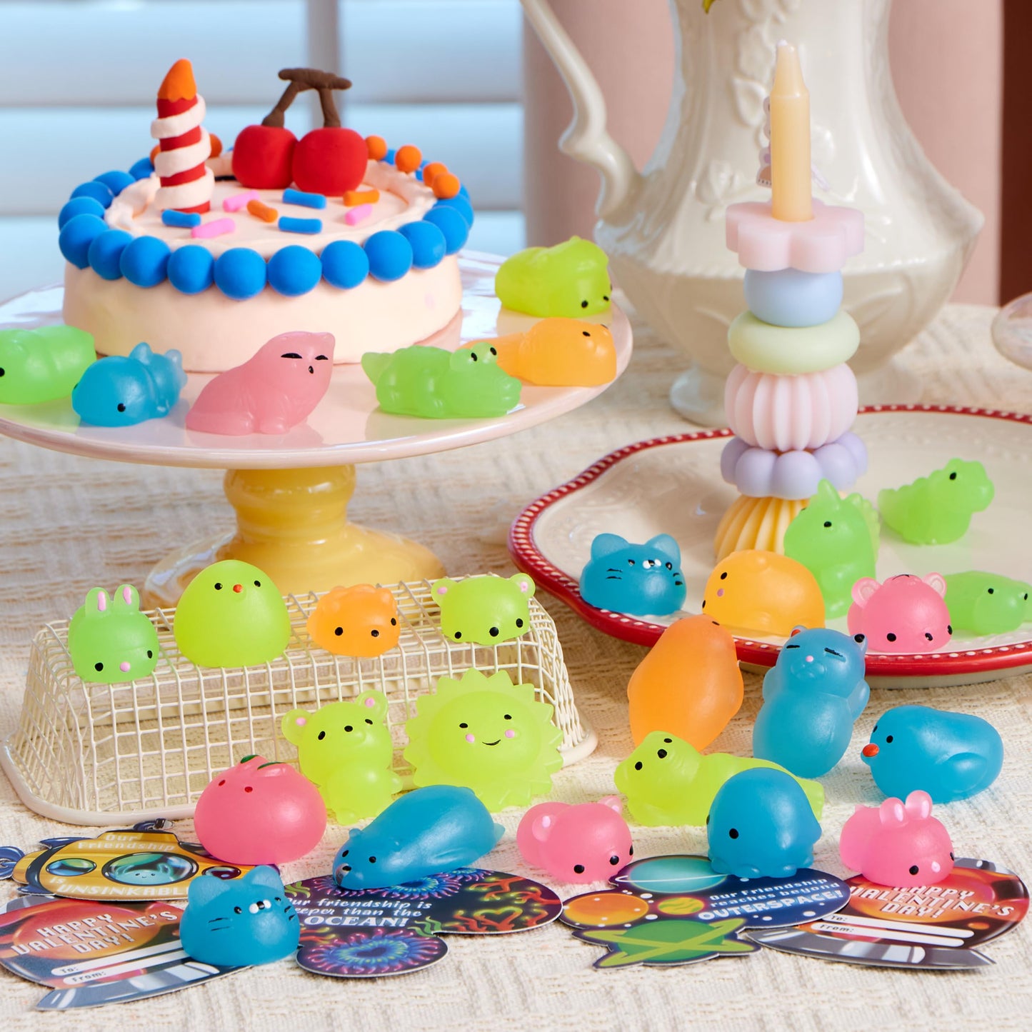 JOYIN 28-Pack Valentines Day Gift Cards with Glow-in-the-Dark Mochi Squishy Toys – Fidget Toys for Kids, Classroom Prizes & Party Favors