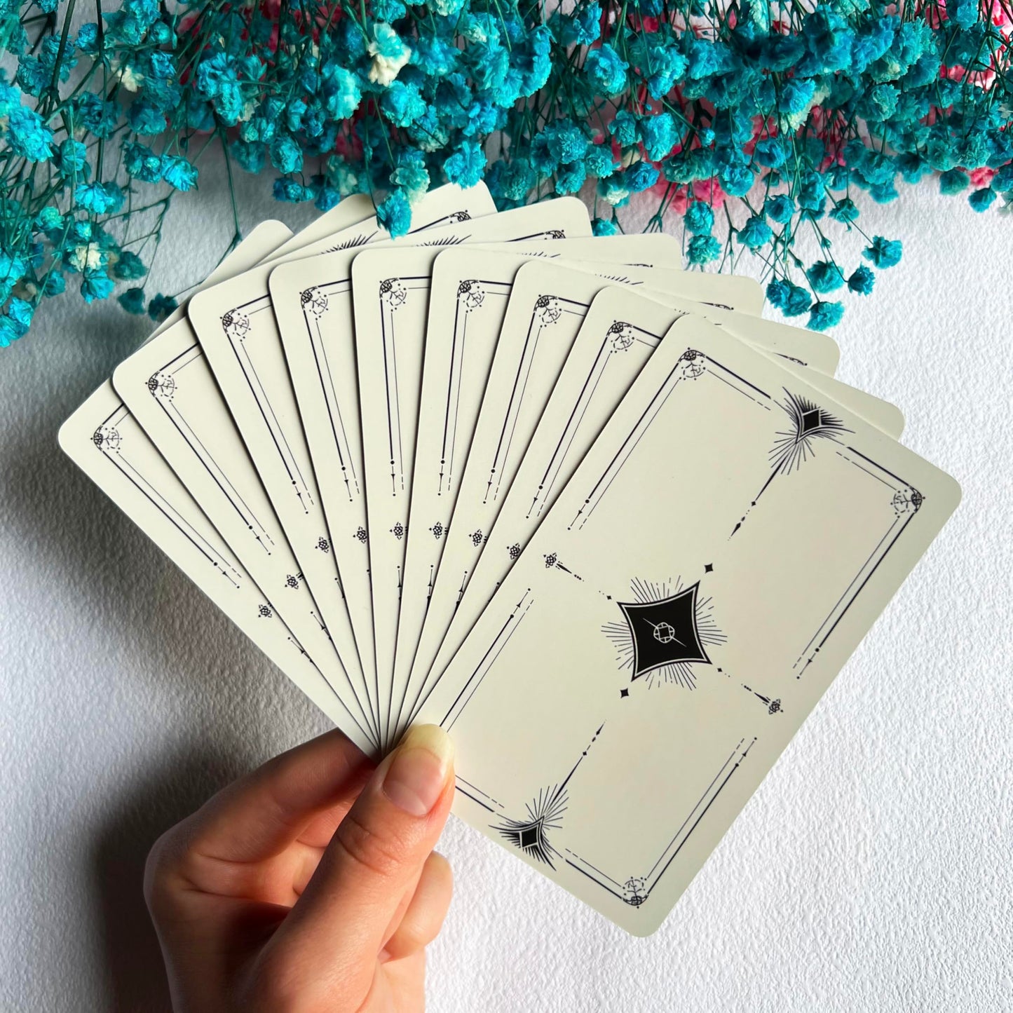 Jrskvaro Daydream Tarot Deck for Beginners – Surreal 78-Card Set