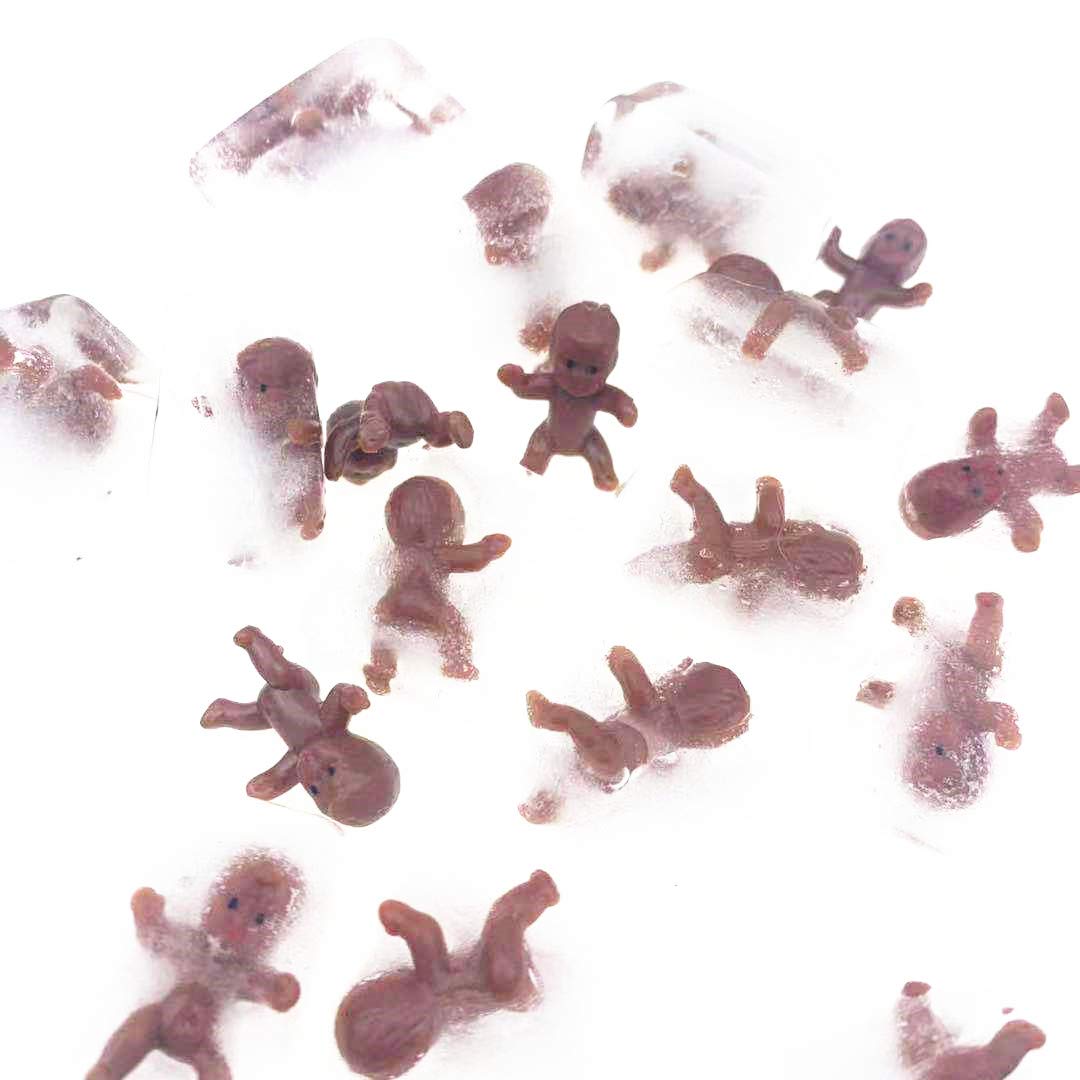 JUXINGDAZYF 60 Mini Plastic Baby Dolls, 1-Inch Dark Brown - Party Favors & Baby Shower Decor