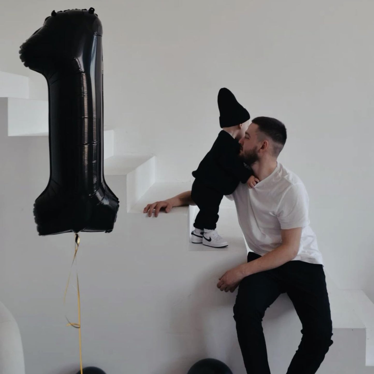 Kelfuoya 40-Inch Black Number 17 Balloon – Jumbo Mylar Foil Balloon for 17th Birthday & Anniversary