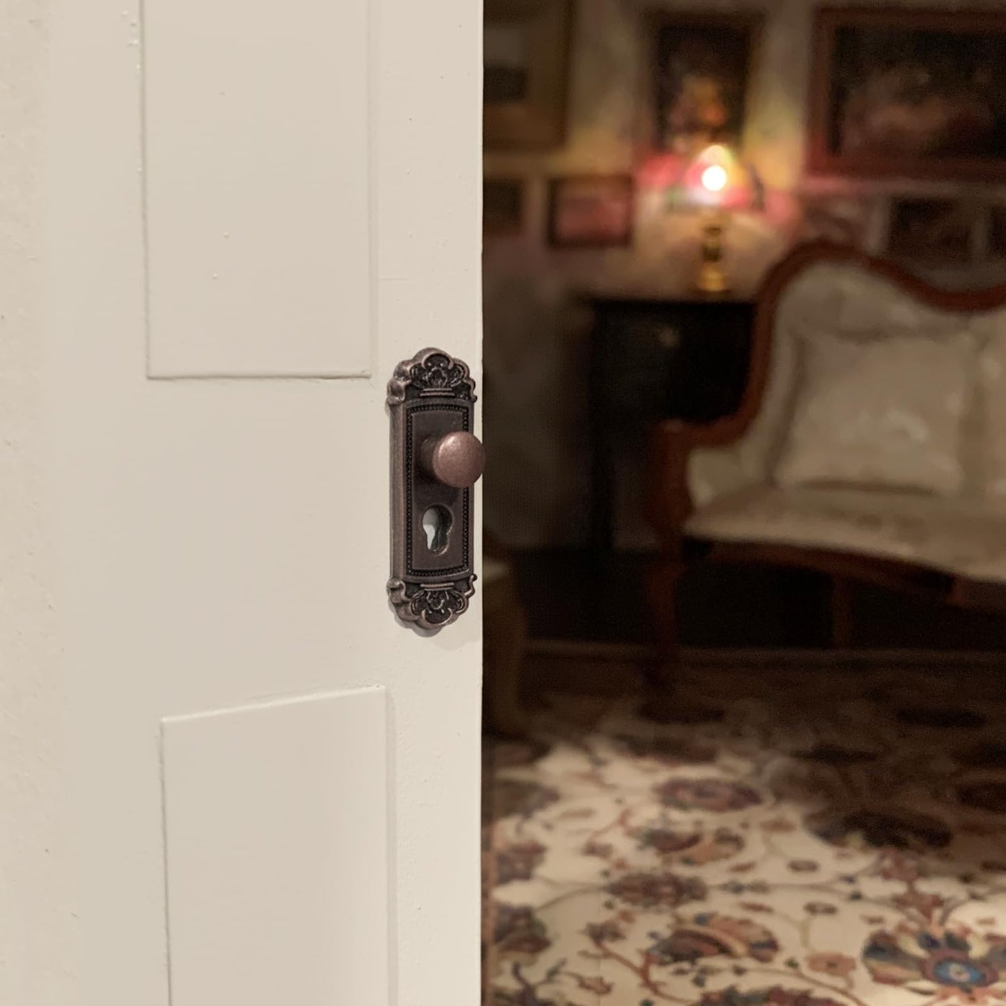 KH866 2pcs 1/12 Scale Miniature Door Knob Set with Keys – Dollhouse Accessory