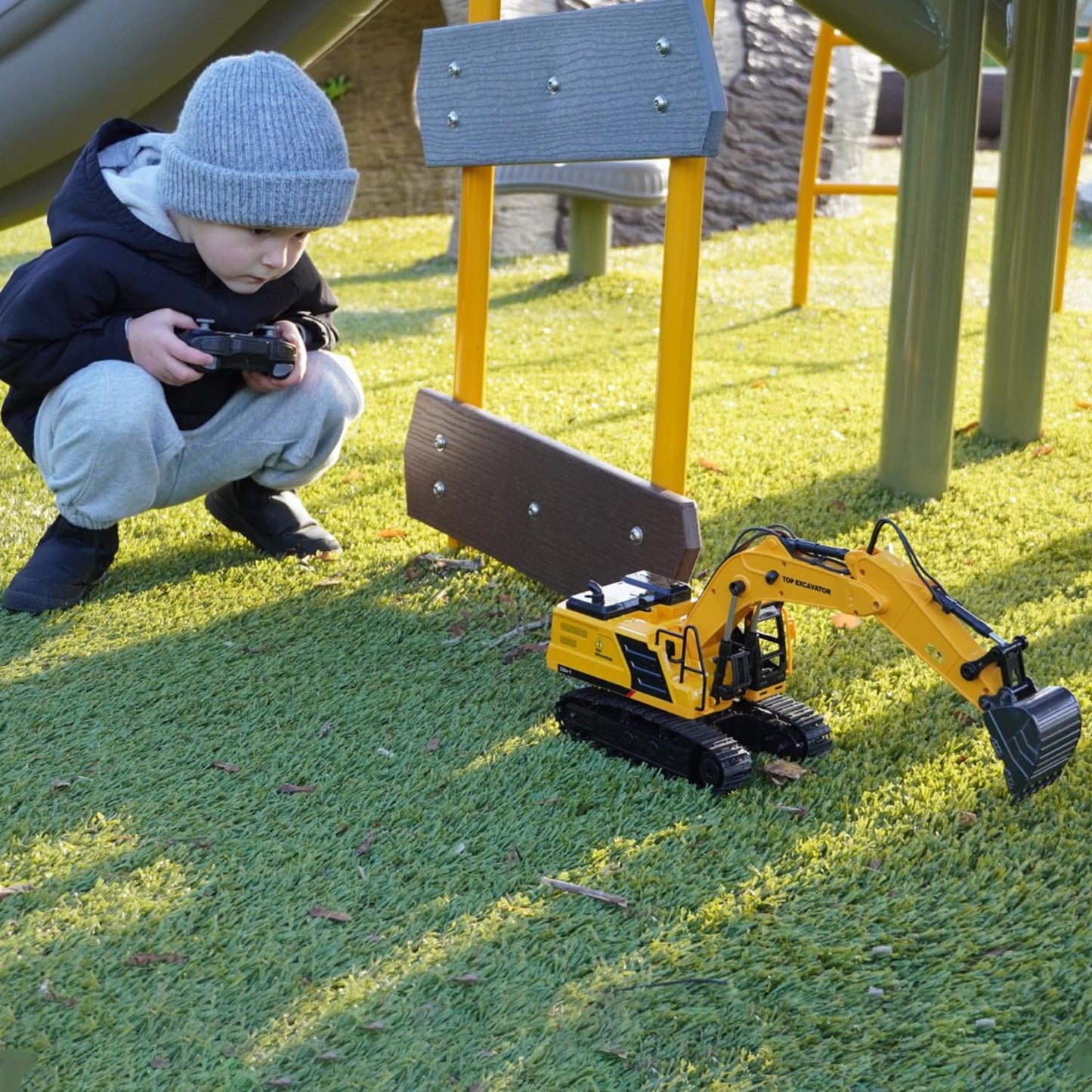 KIDDITOY 1:18 Metal RC Excavator – 11-Channel, Water Spray, Lights & Dual Batteries