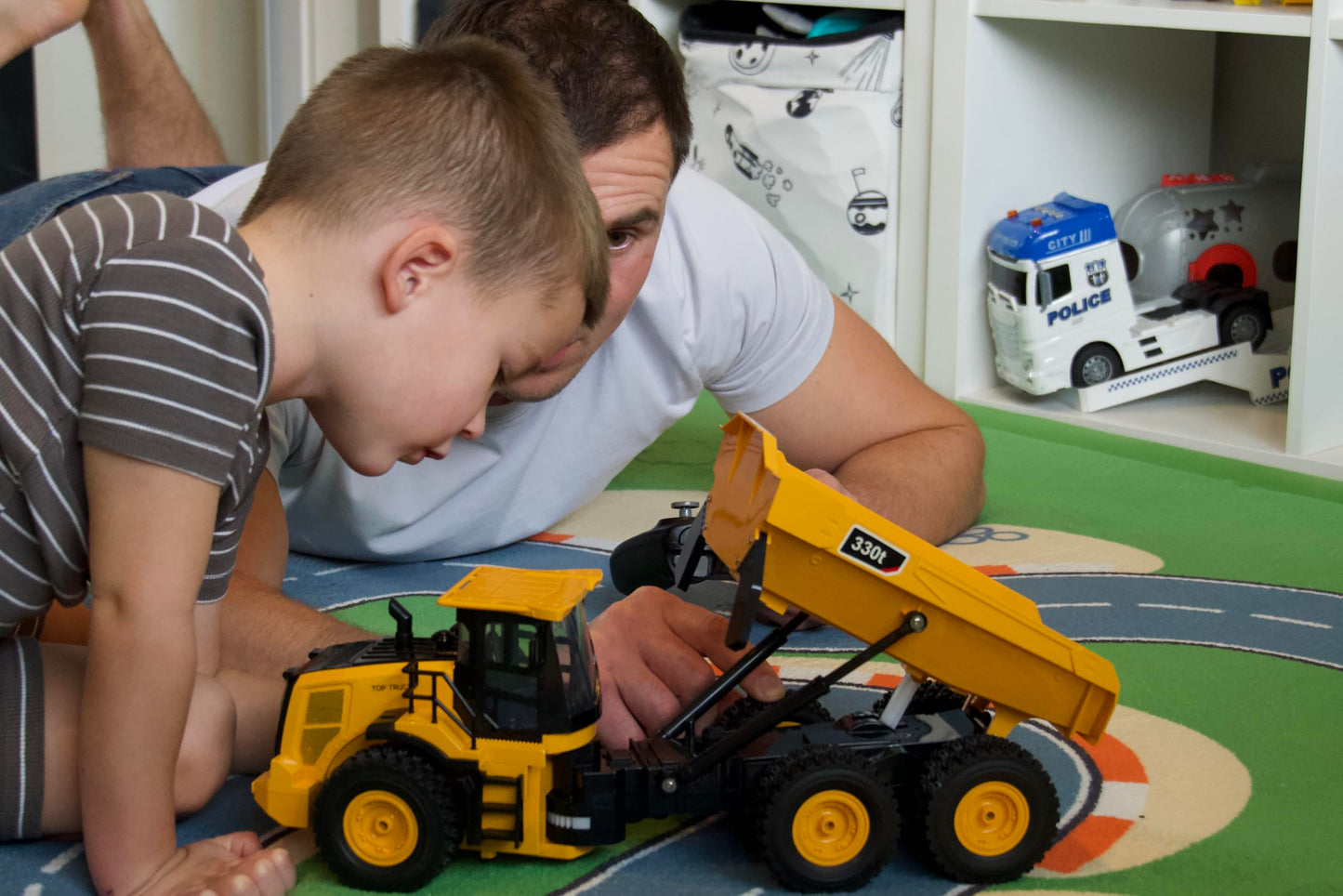 KIDDITOY Mighty 9-Channel RC Dump Truck Toy — 1:18 All-Terrain with Lights & Sounds