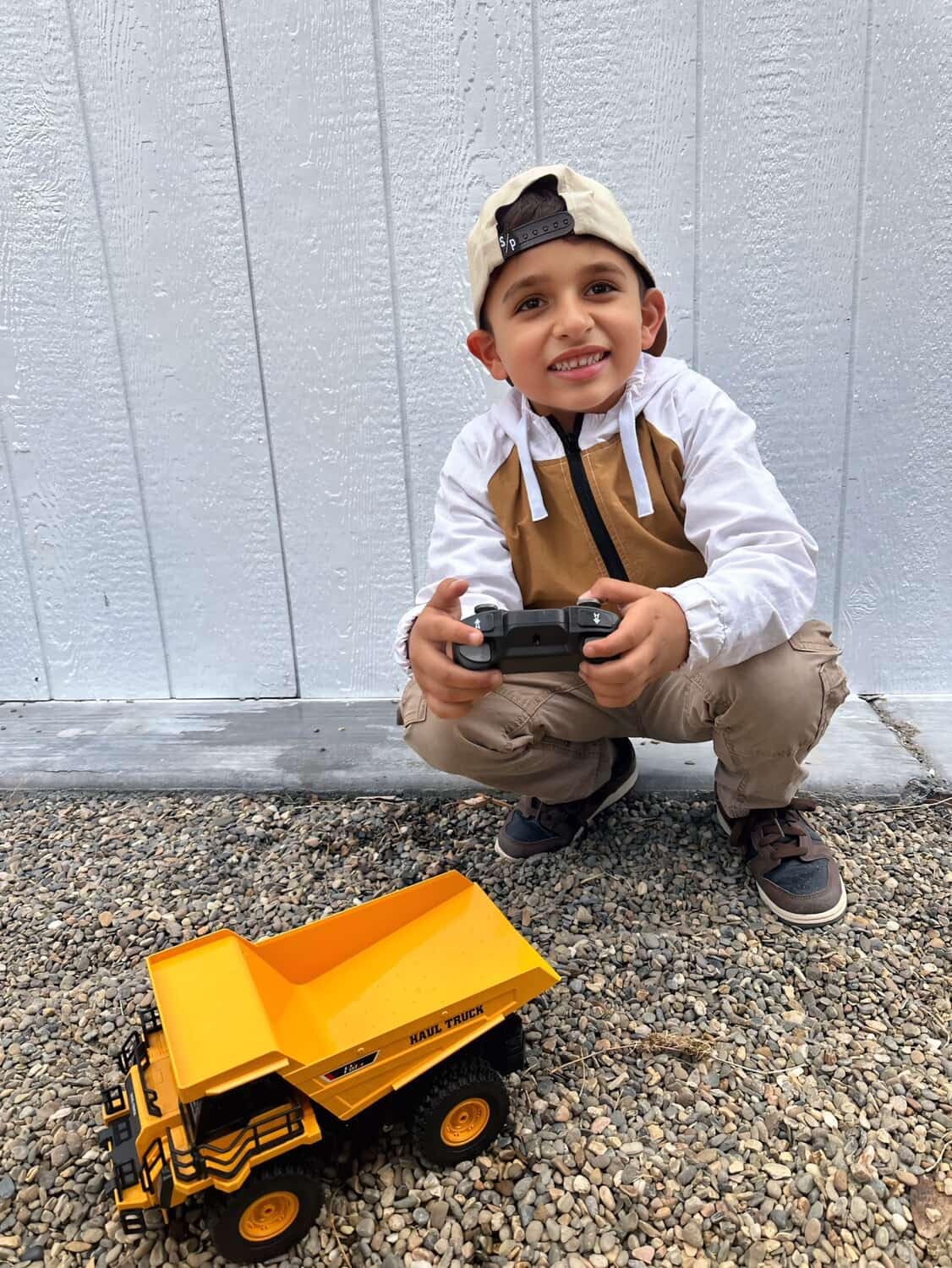 KIDDITOY 9-Channel RC Dump Truck Toy | 1:18 Scale, Lights & Sounds, All-Terrain Tires, 100-Min Rechargeable Battery – STEM Gift