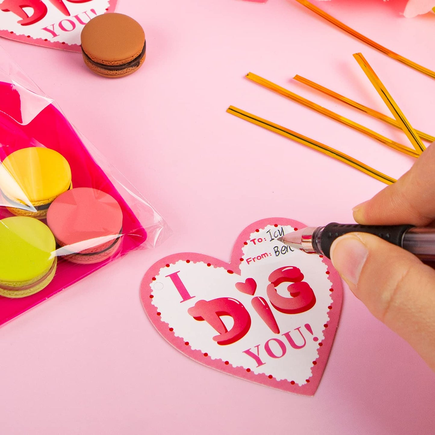 KIDDOKIDS 36-Pack Valentine's Day Cards with Shovels & Bags – Non-Candy Classroom Gifts