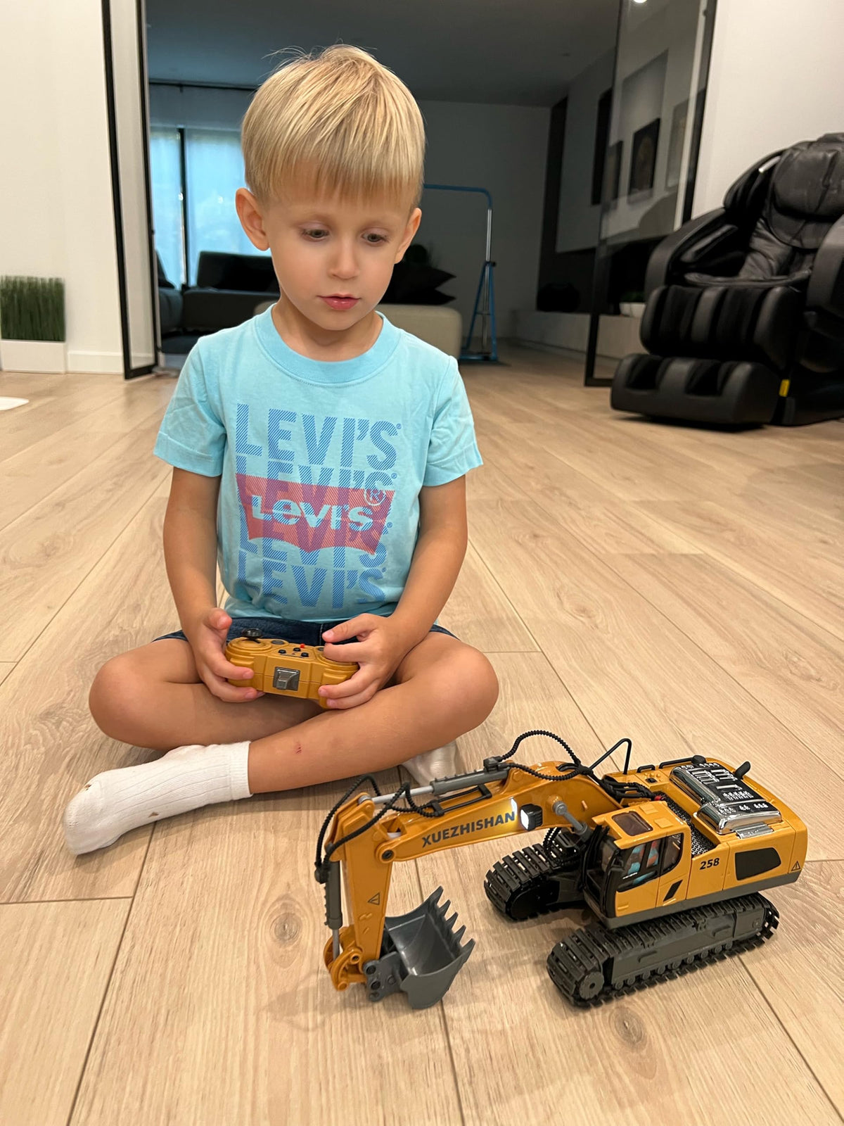 KIDMARKT RC Excavator Toy — 11-Channel Metal Construction Truck with 2×1200mAh Batteries, 120-Min Playtime