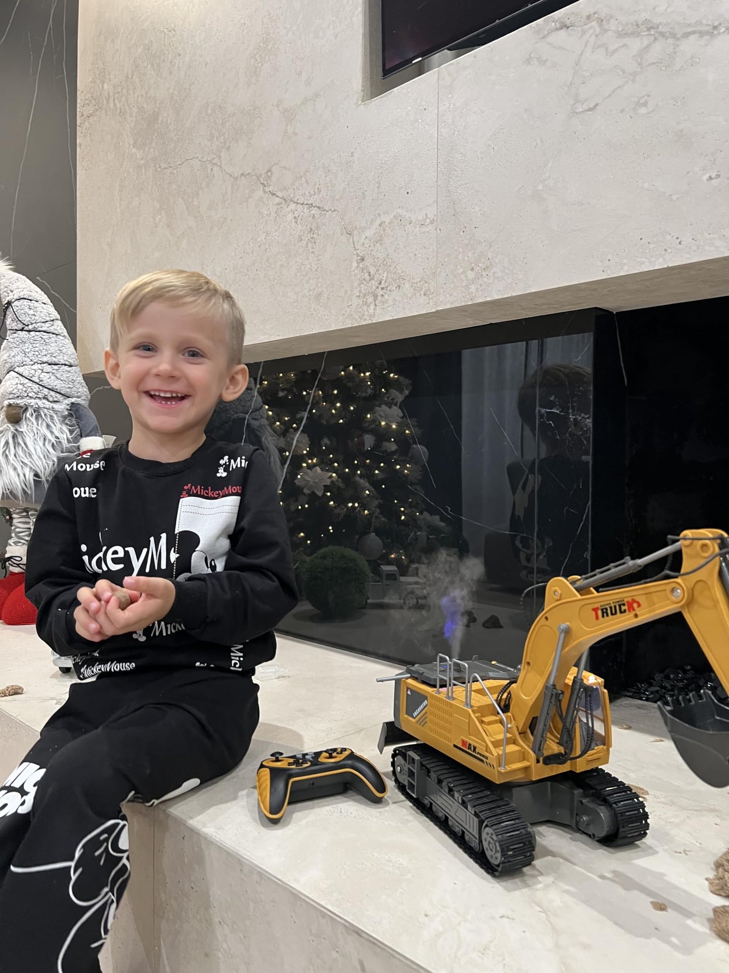 KIDMARKT 21-inch Large RC Excavator Toy – 15-Channel, Metal Bucket, Dozer Blade, Water Spray, Lights