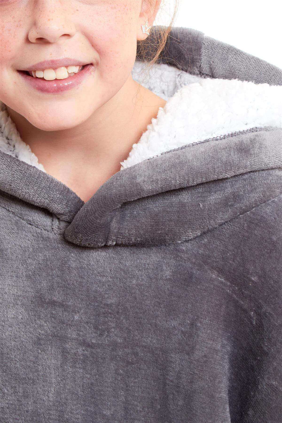 Daisy Dreamer Kids Oversized Hooded Fleece Blanket With Reversible Sherpa Double Pocket