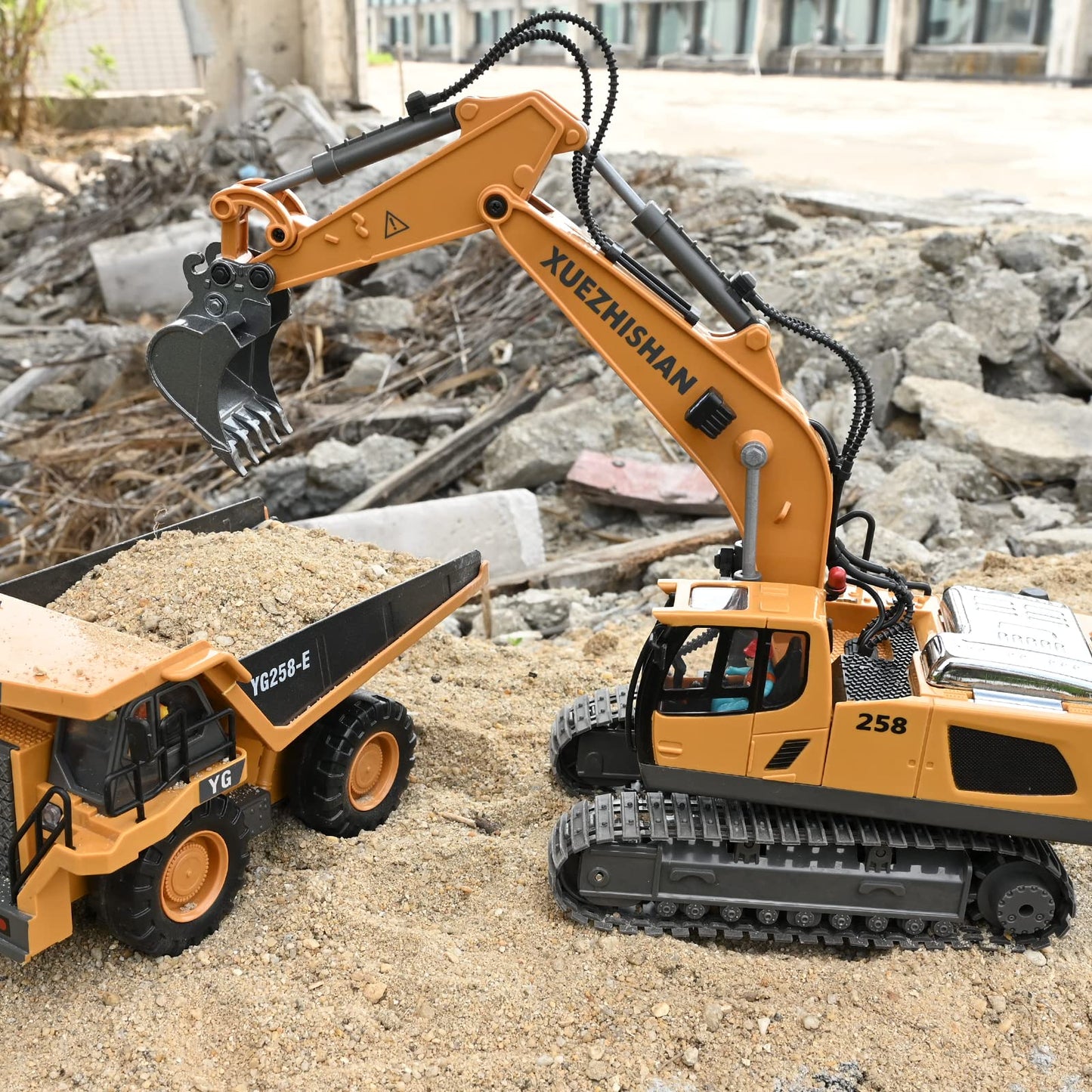 KidsFaves Remote Control Excavator Toy – 680° Rotation, 2 Batteries, Lights & Sounds for Ages 3-8