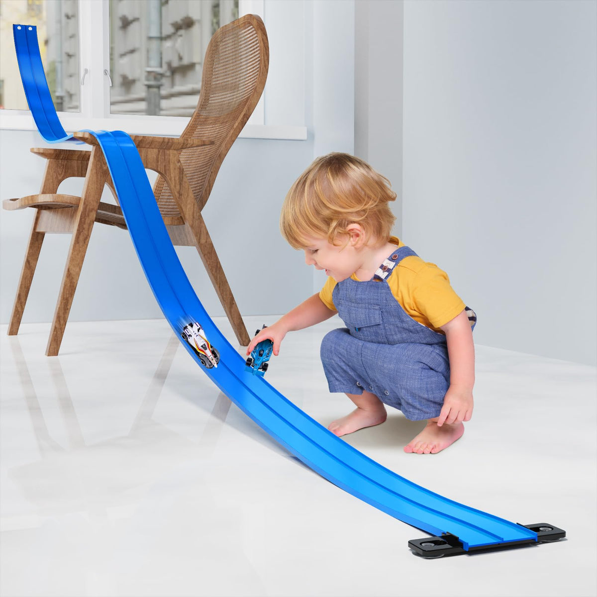 Kikikid 15 ft Flexible Race Track – Double-Sided, Portable Roll-Up with 4 Cars & Suction Cups (Ages 3–7) Blue