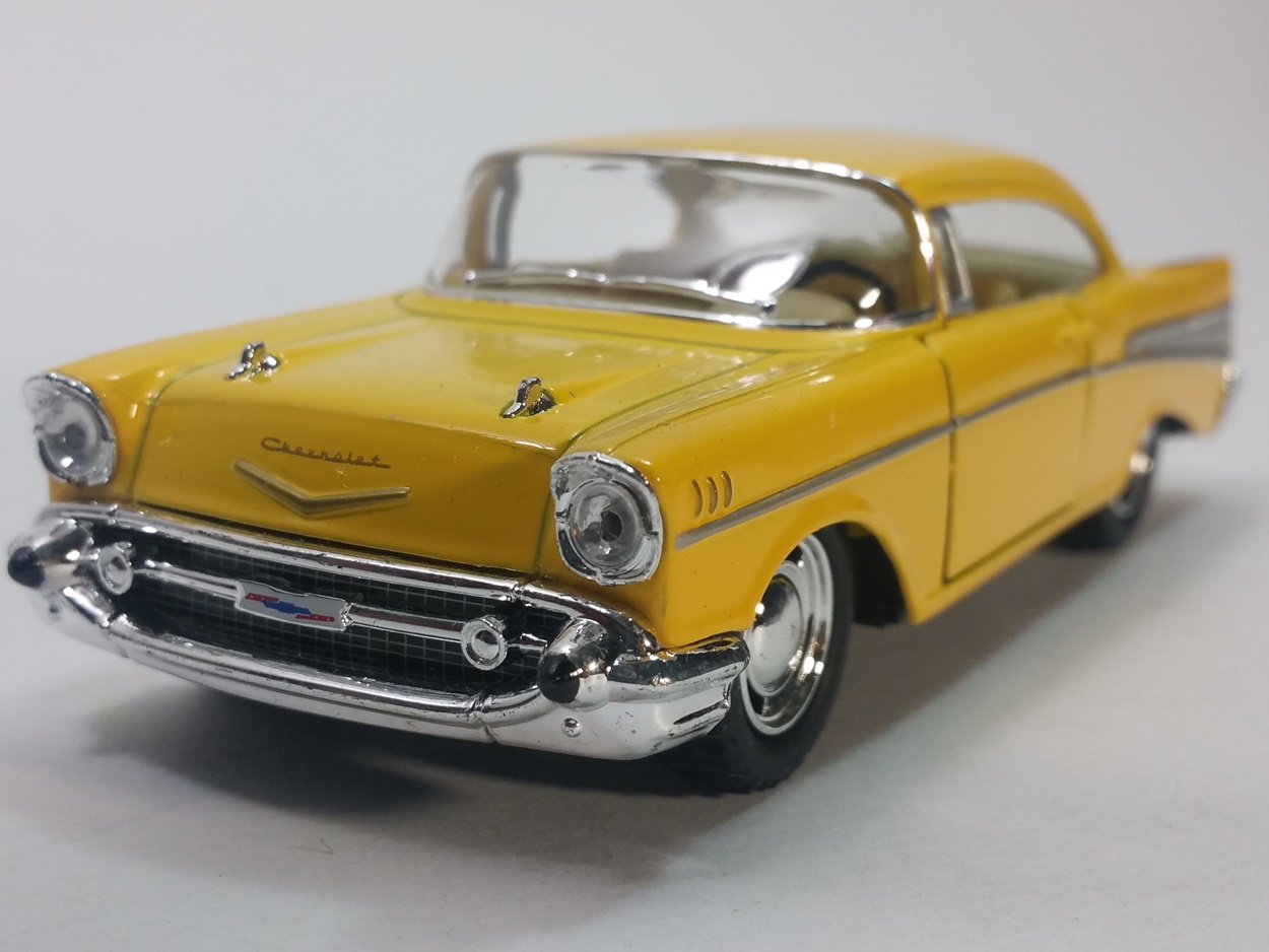 KiNSMART 1957 Chevy Bel Air Coupe – 1:40 Die-Cast, 5-Inch Display Model (Yellow)