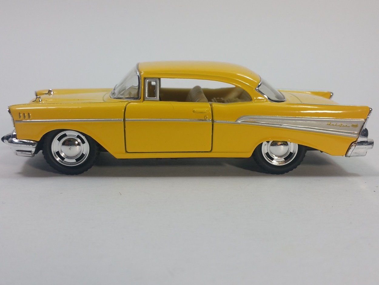 KiNSMART 1957 Chevy Bel Air Coupe – 1:40 Die-Cast, 5-Inch Display Model (Yellow)