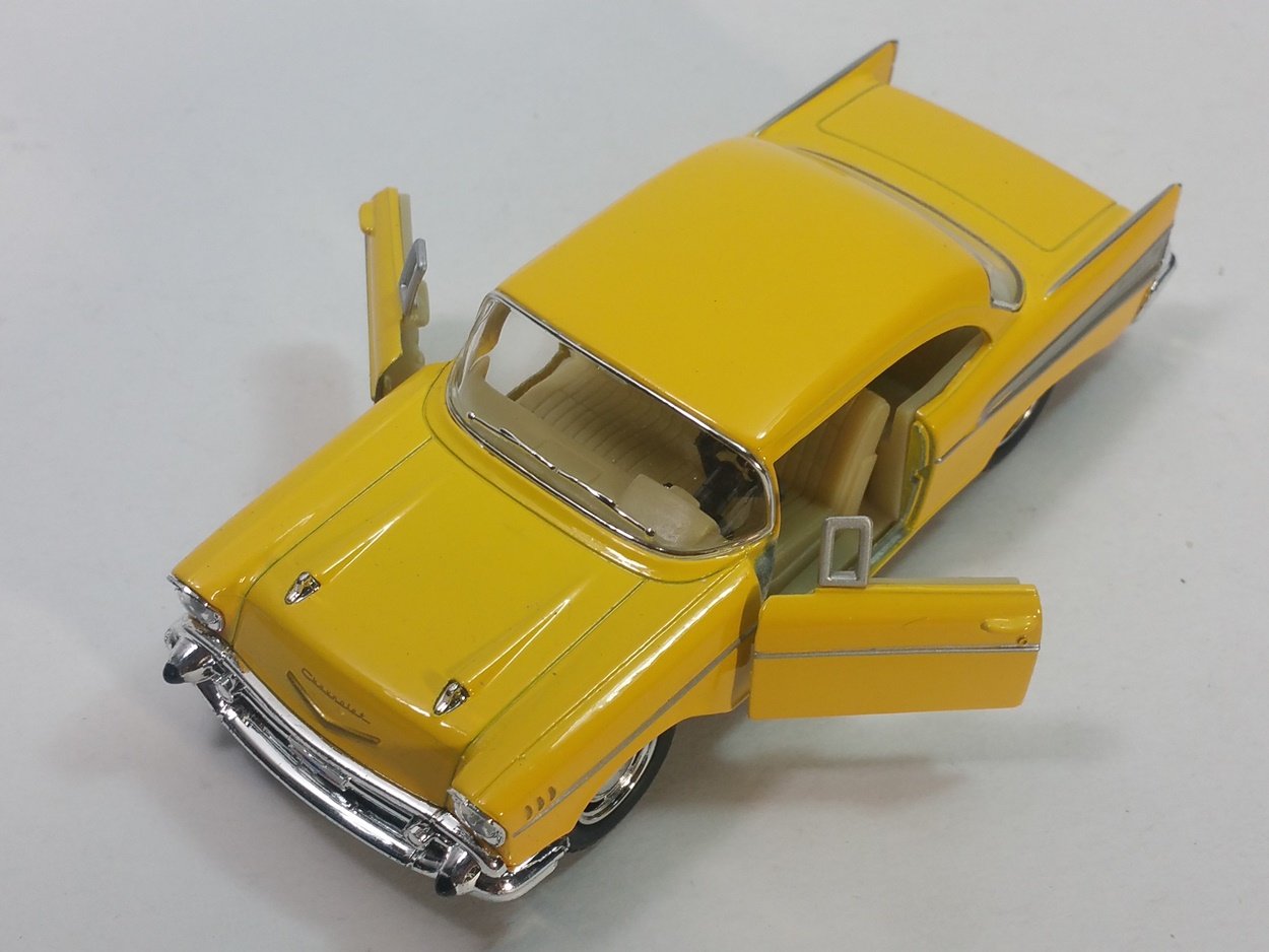 KiNSMART 1957 Chevy Bel Air Coupe – 1:40 Die-Cast, 5-Inch Display Model (Yellow)