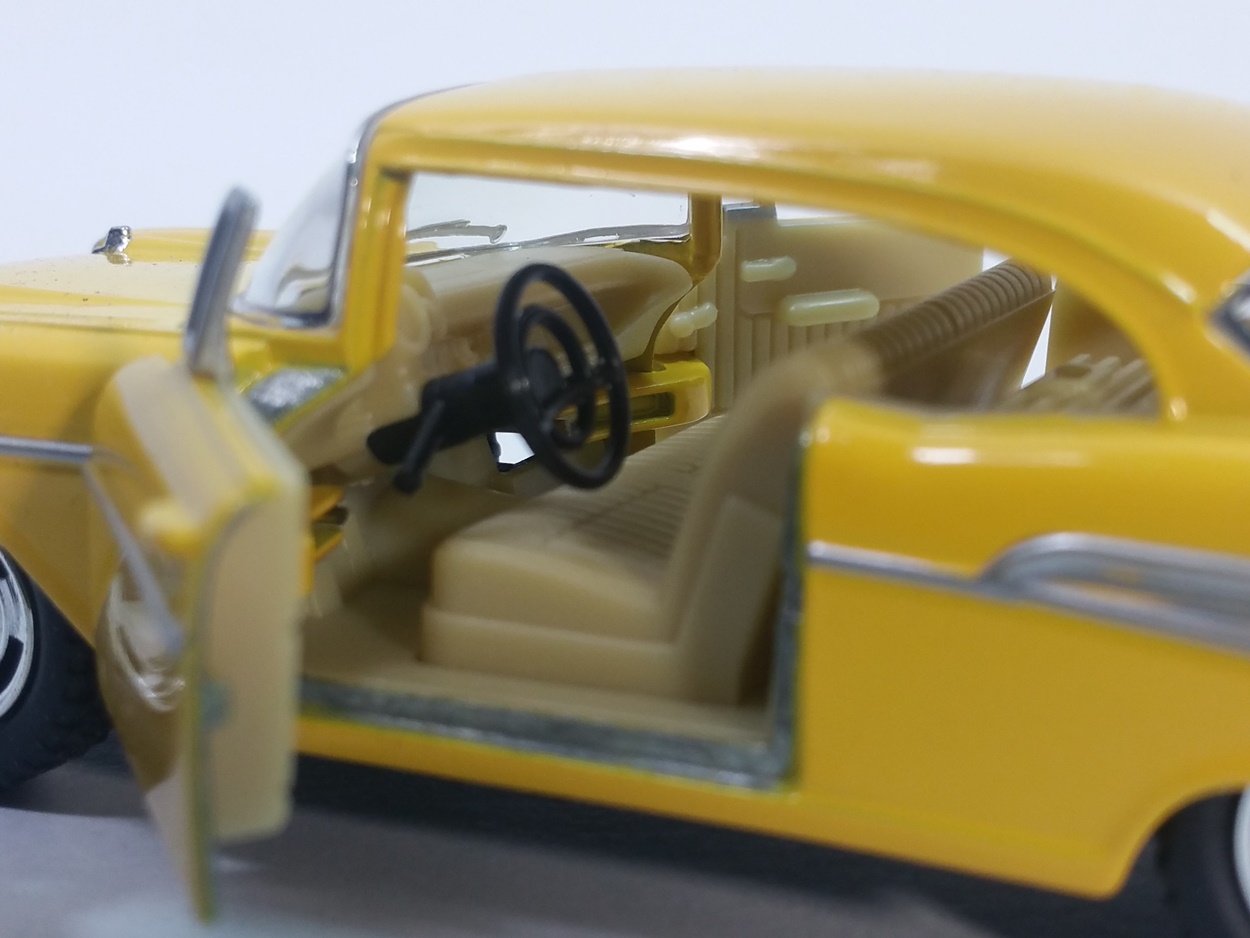 KiNSMART 1957 Chevy Bel Air Coupe – 1:40 Die-Cast, 5-Inch Display Model (Yellow)
