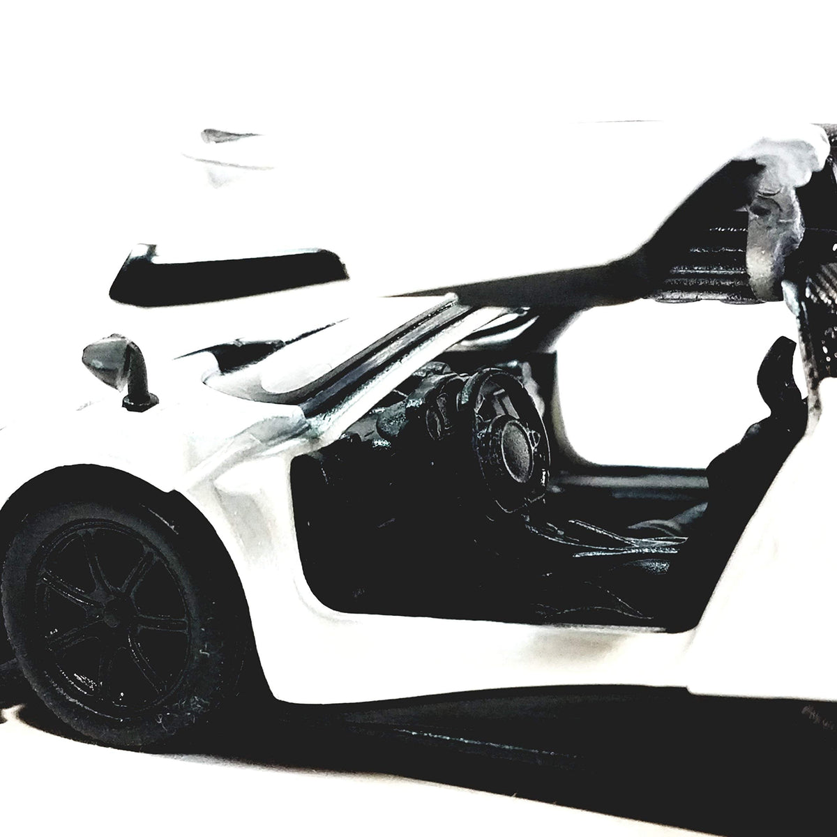 KiNSMART 2016 Pagani Huayra BC 1:38 Die-Cast Model – 5-Inch Pull-Back Car (White)
