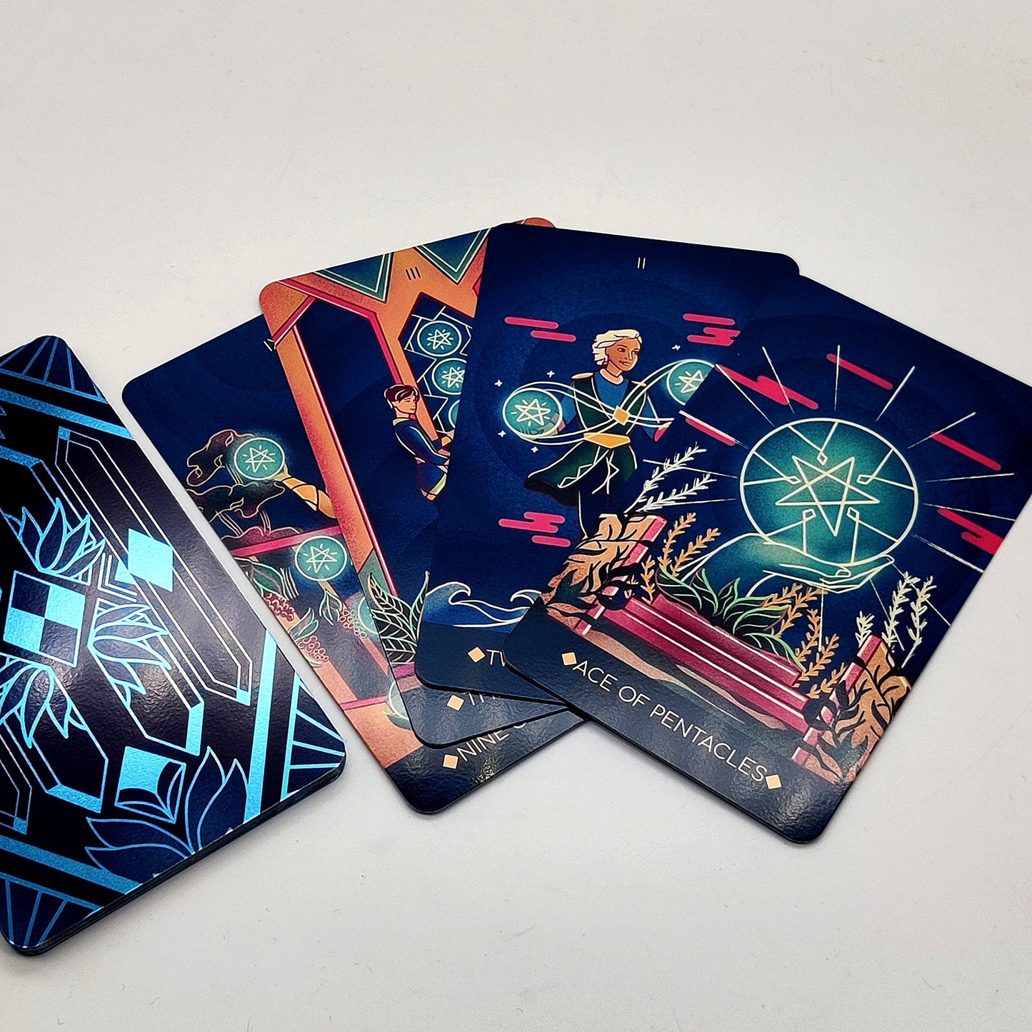 La Muci Fantome Tarot Deck — 80-Card Minimalist Kit with Guidebook & AR App (Beginners)