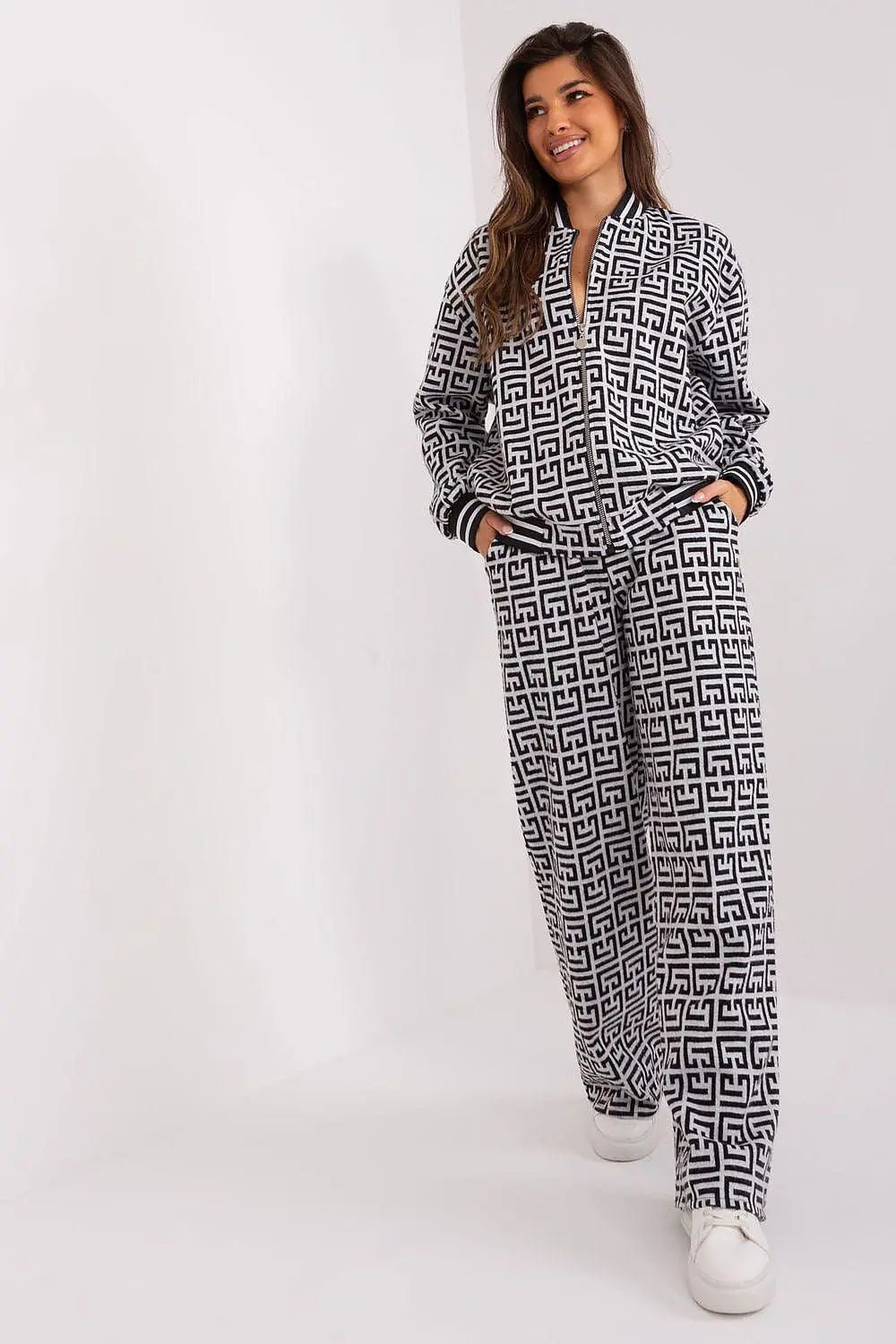 Lakerta zippered sweatshirt with pants