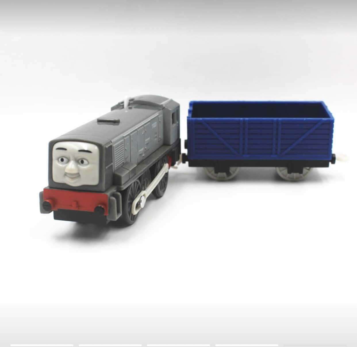 LATUROP Thomas & Friends Train Set – Battery-Powered Engine with Connectors (Dennis)