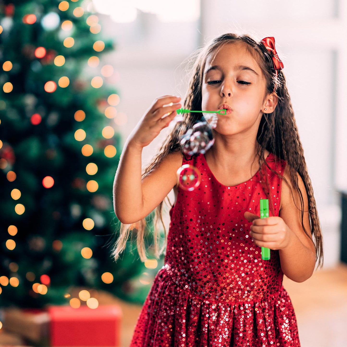 Leetous Winter Goodie Bag 32-Pack Mini Bubbles – Party Favors & Stocking Stuffers