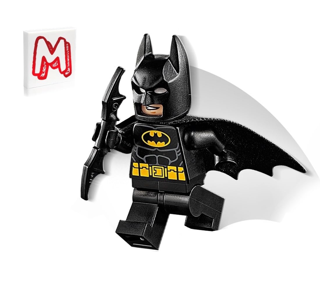 LEGO Batman Minifigure – Black Suit with Batcape & Bat-rang | Junior Sets