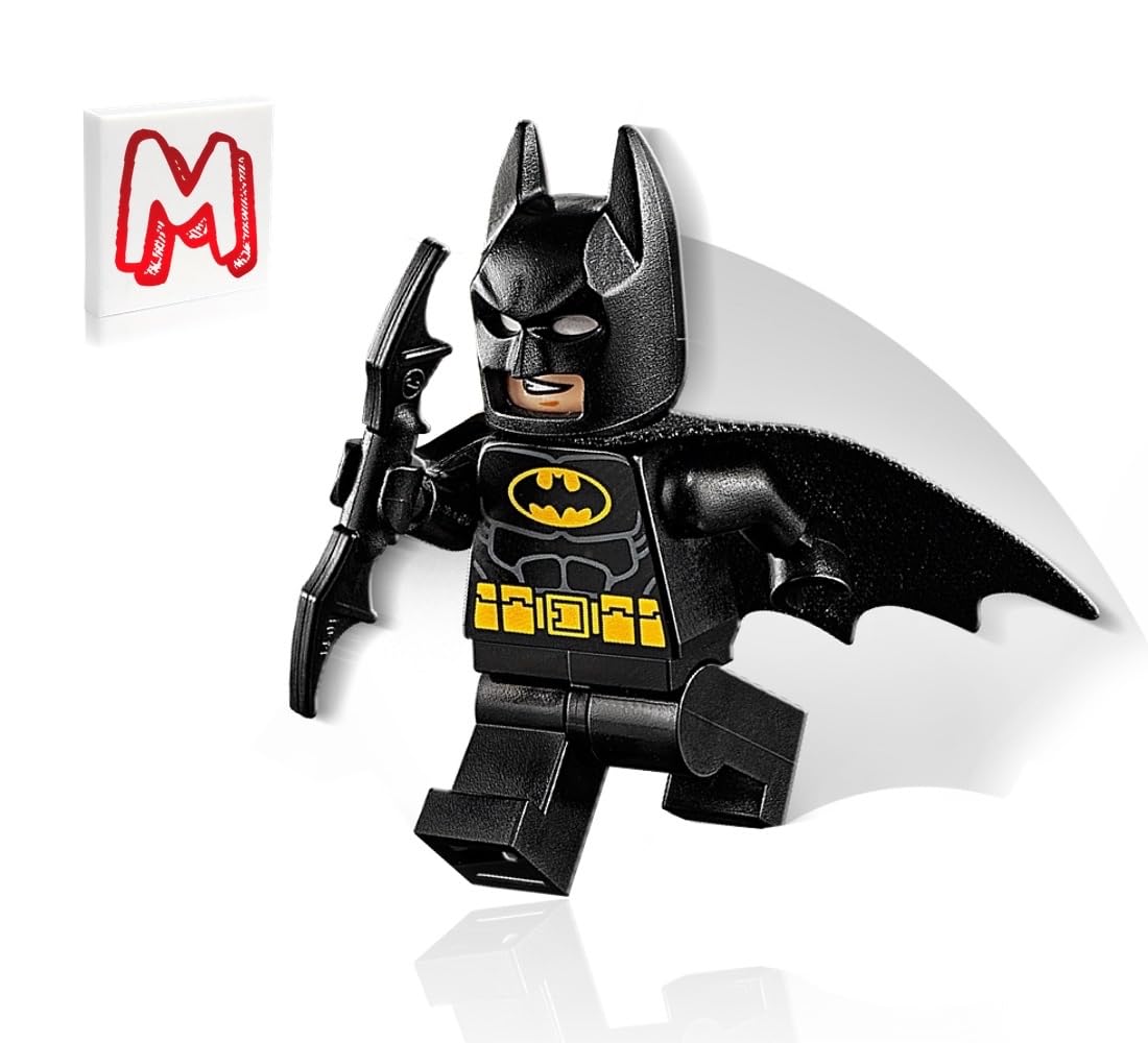 LEGO Batman Minifigure – Black Suit with Batcape & Bat-rang | Junior Sets