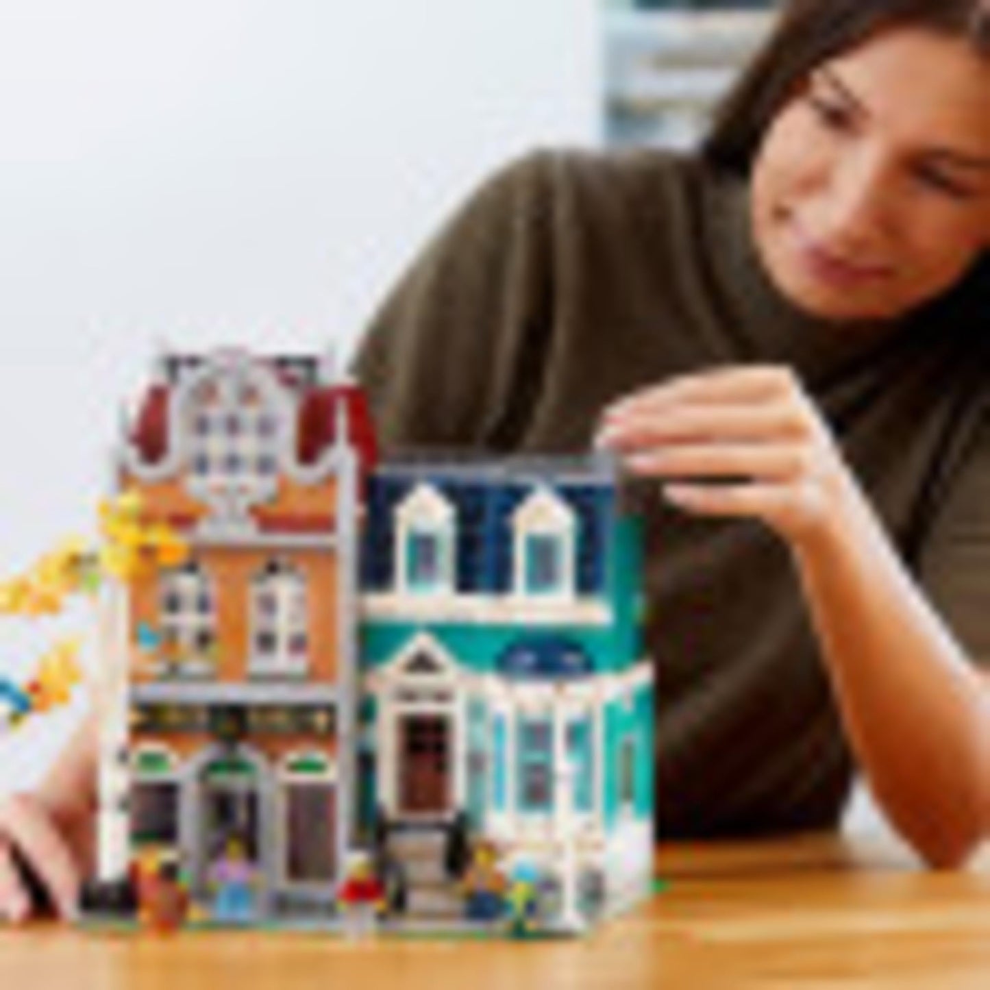 LEGO Creator Expert Bookshop 10270 – 2,504-Piece Modular Building for Collectors